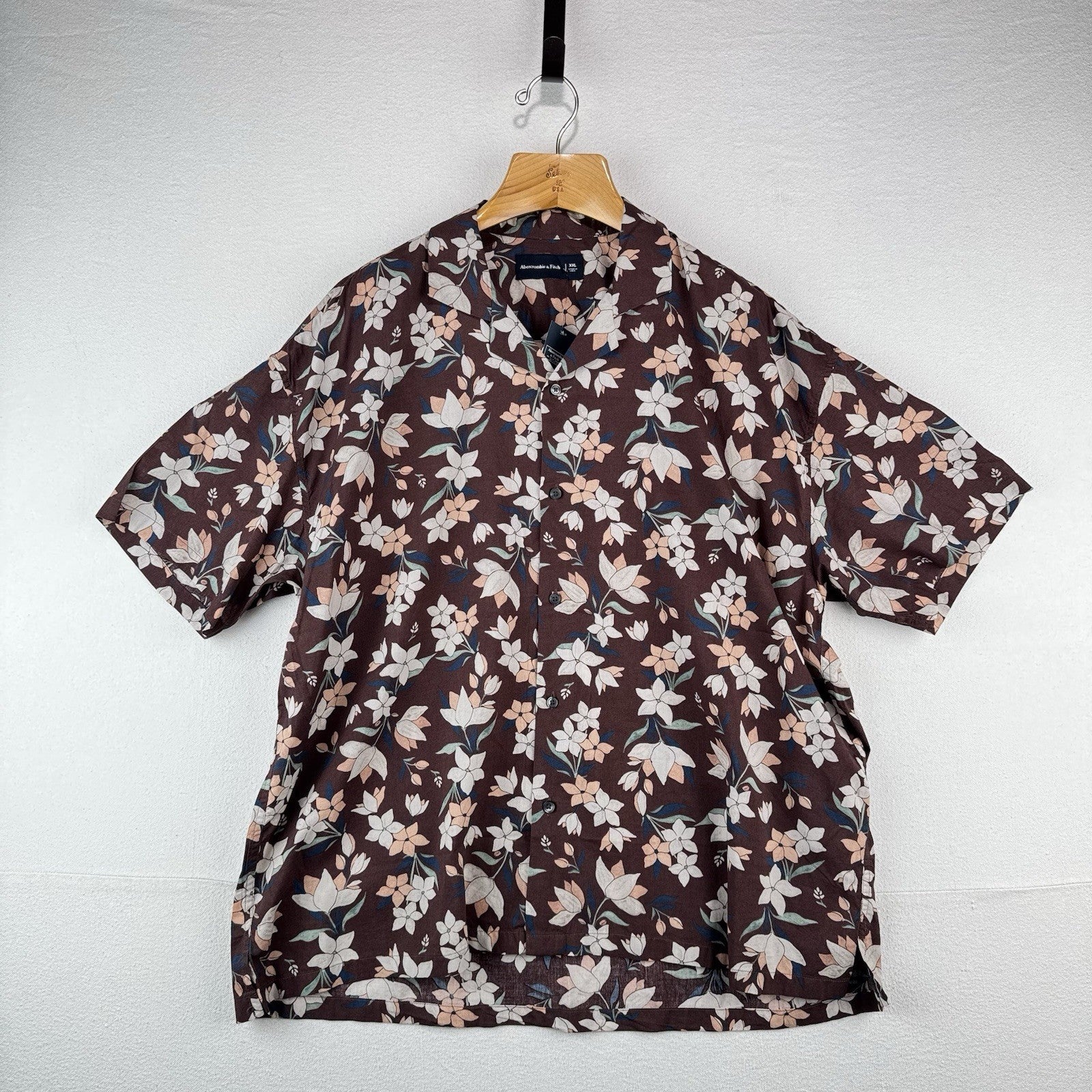 NWT Abercrombie & Fitch Men’s 2XL Wine Floral Camp Collar Button-Up Shirt