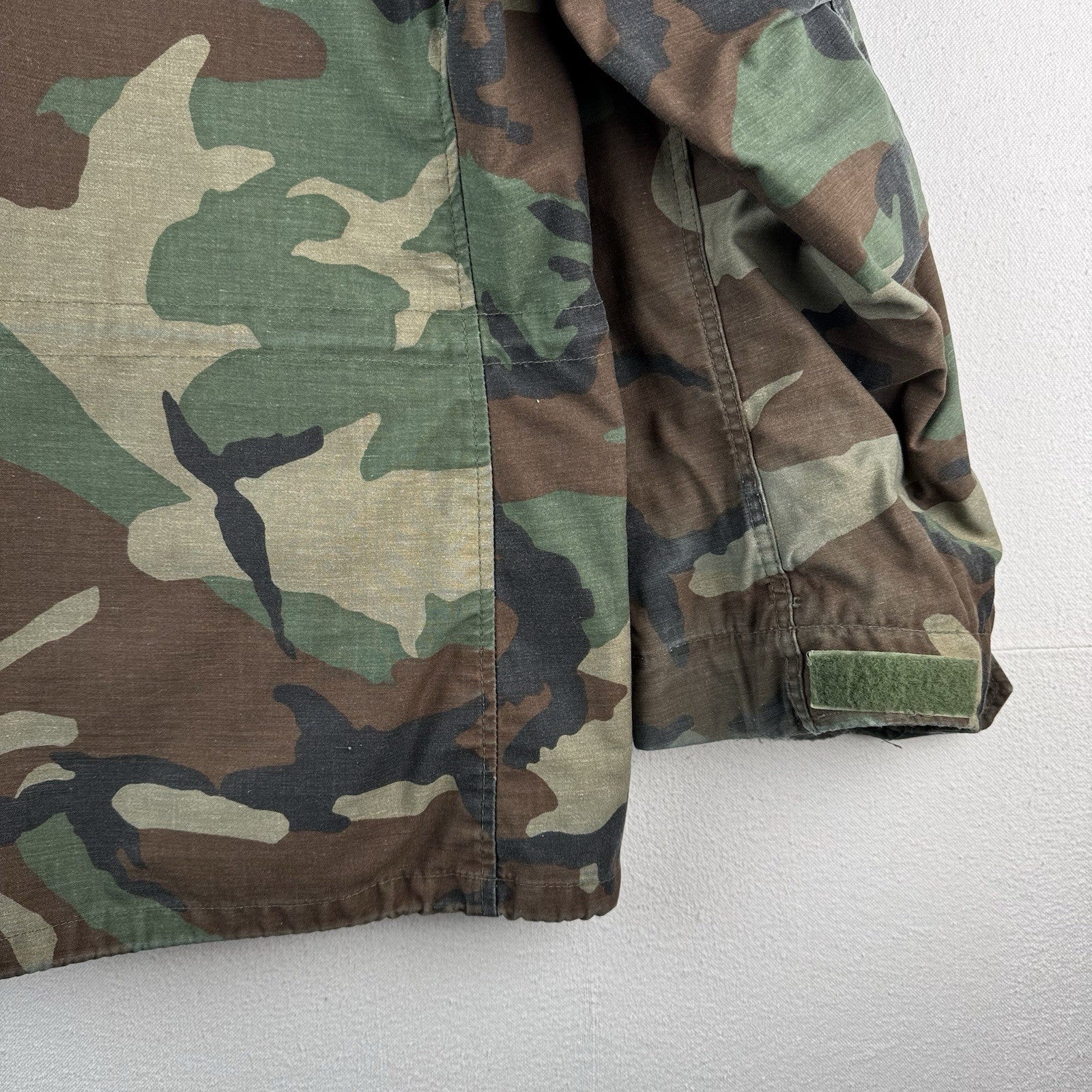 80’s Vintage US Army M81 Woodland Camo M65 Field Jacket Men’s Large Regular 1984