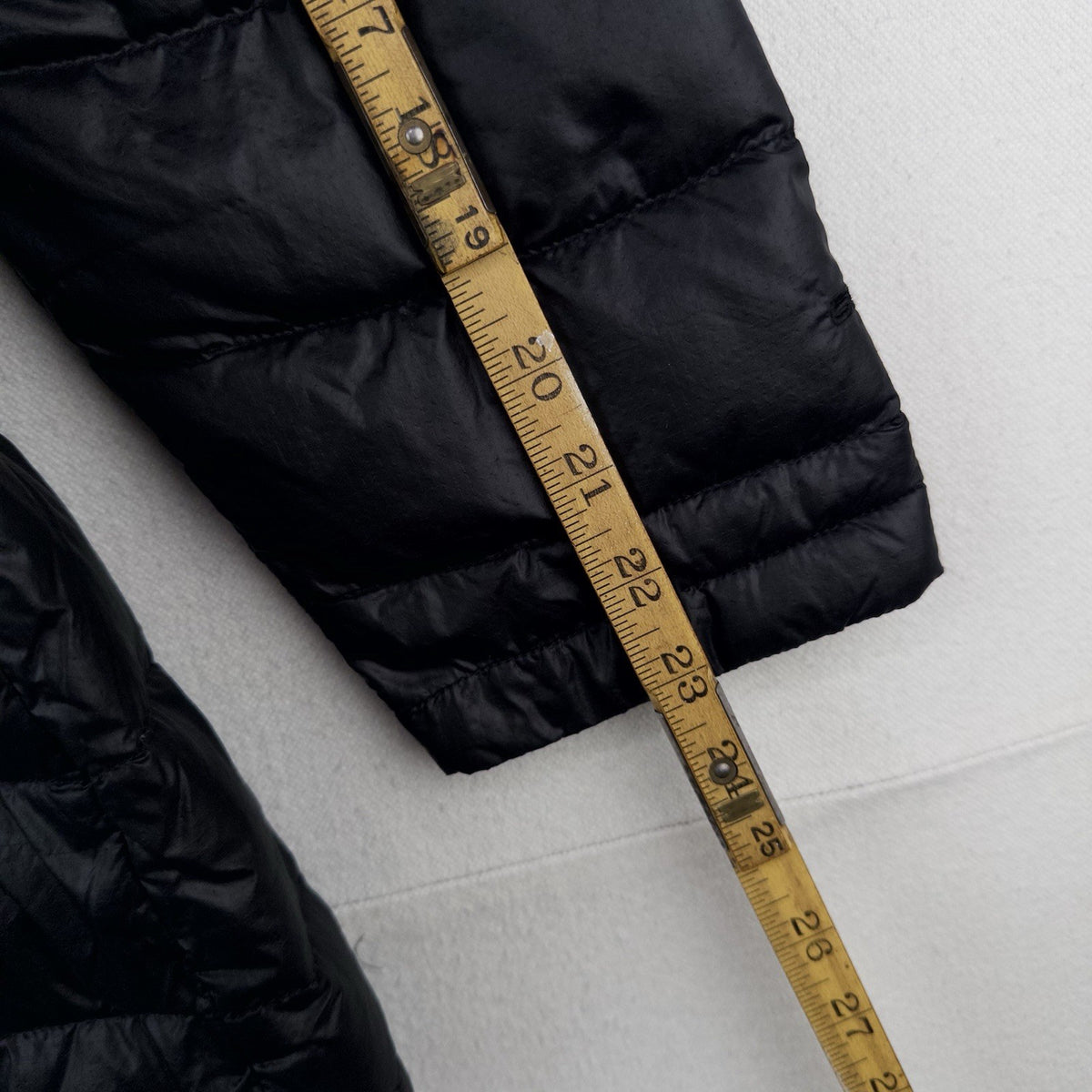 The North Face TNF Women’s L Down Chevron Puffer Zip Up Jacket *No Zipper Tab