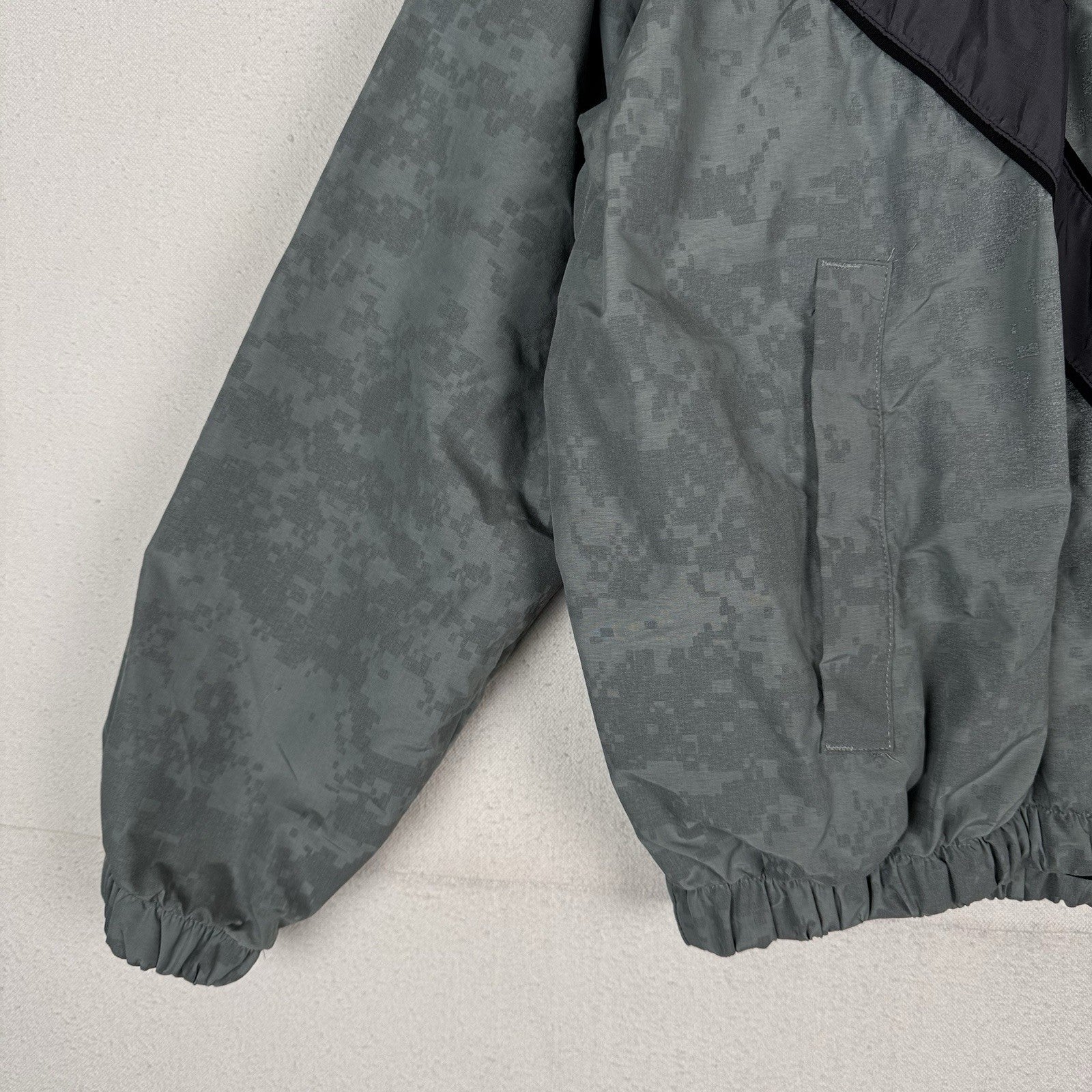 Army IFPU Jacket Men’s Small Gray Black Reflective Training Athletic Windbreaker