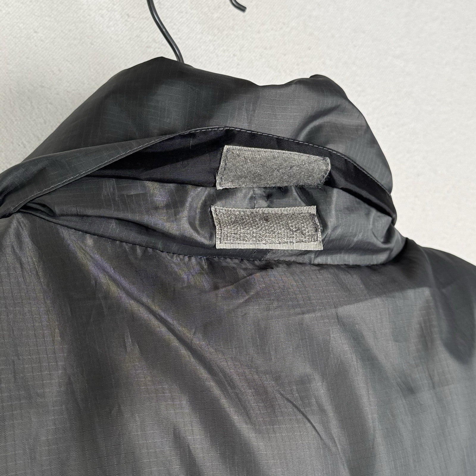 Avirex Puffer Vest Mens Medium M Gray Full Zip Stowaway Hood *Small Hole