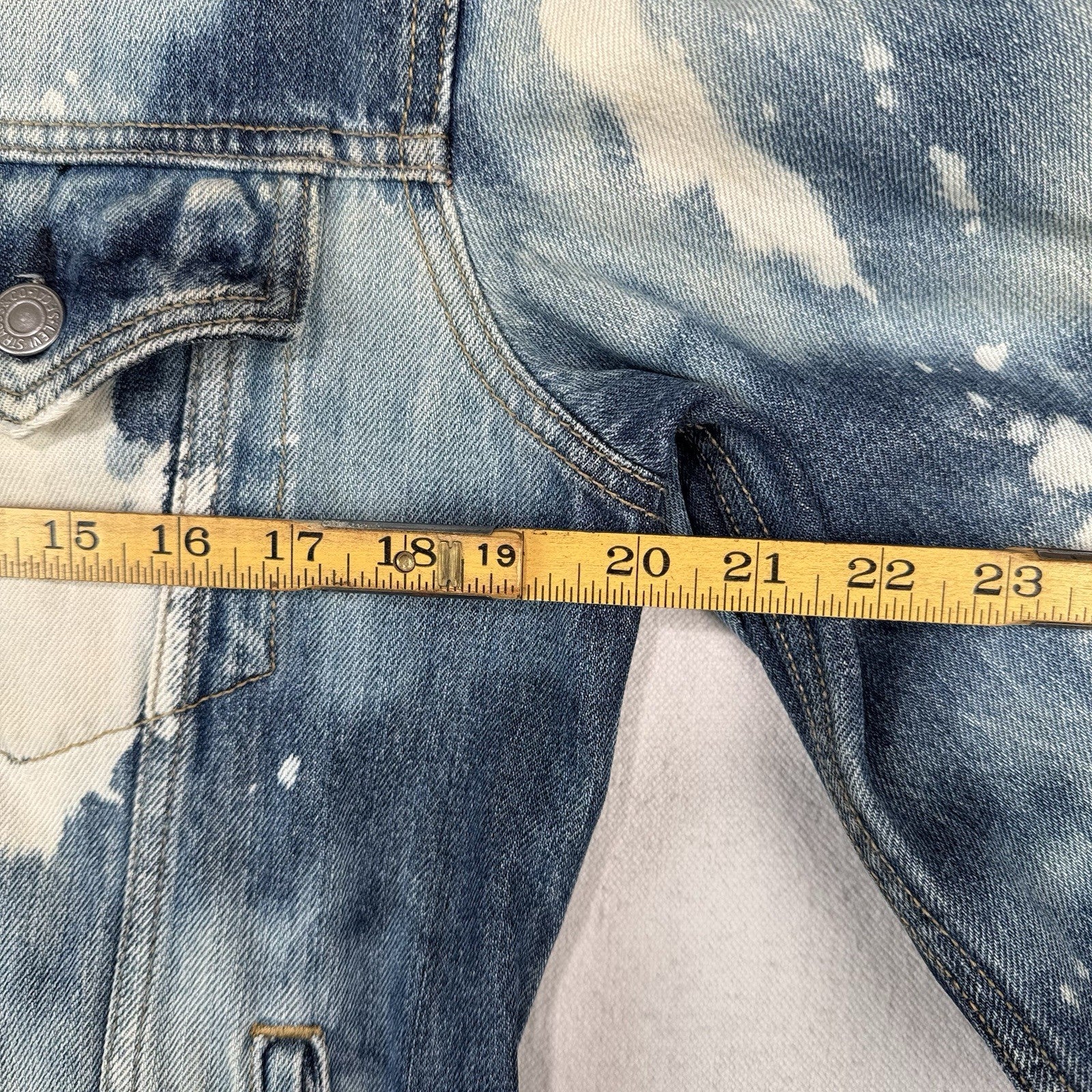 Levis Denim Jean Jacket Distressed and Bleached Men’s Medium