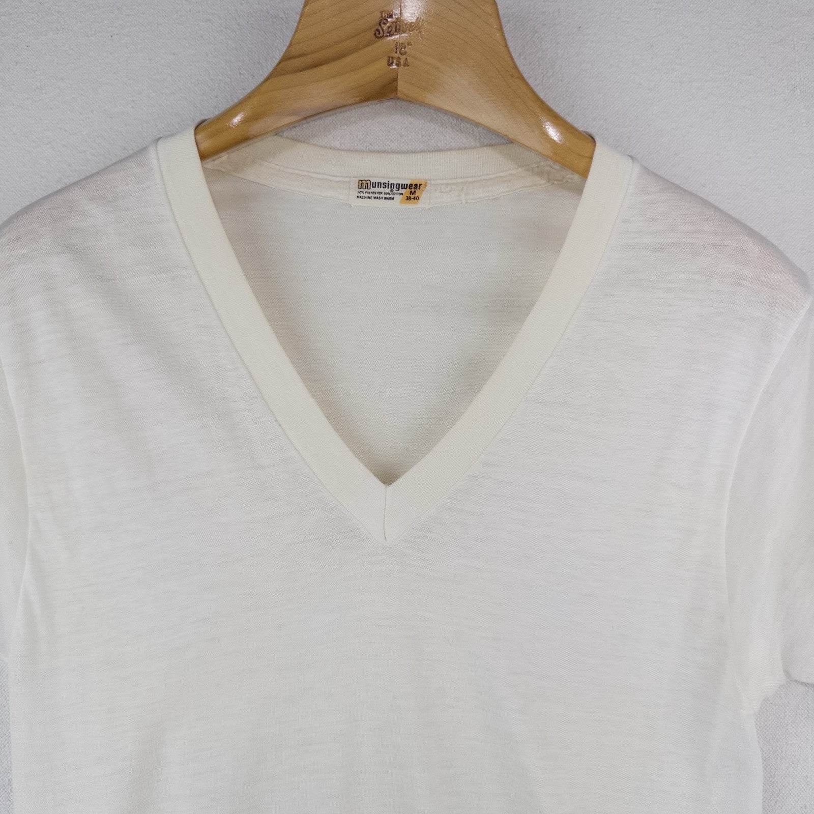 70’s Vtg Paper Thin White V-neck T-shirt Munsingwear Plain M (38-40) *Read