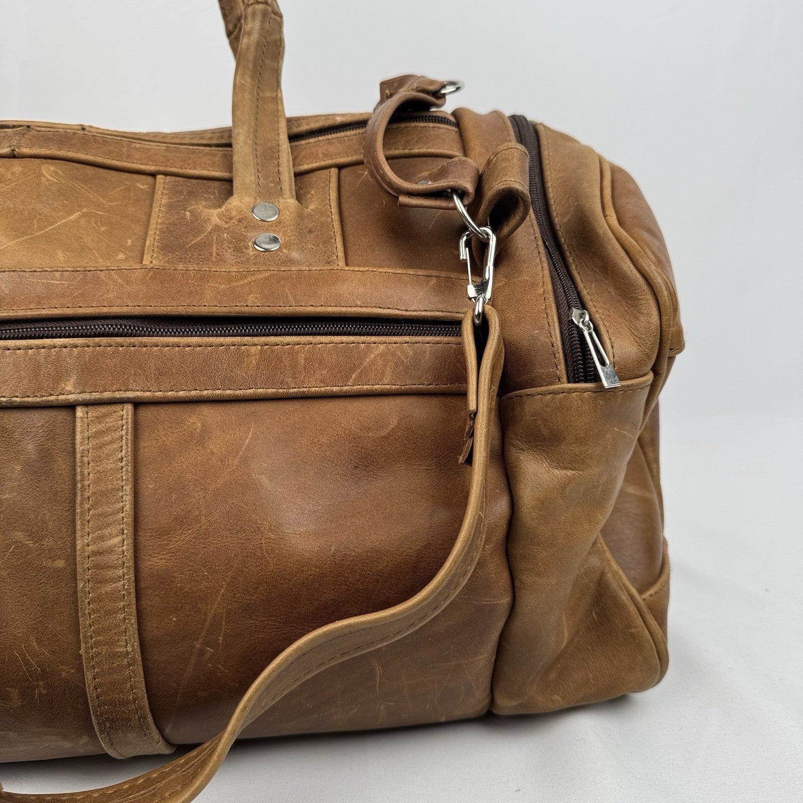 Vtg Tan Leather Duffle Bag Travel Weekender Gym Luggage Side Grab Handles 22”