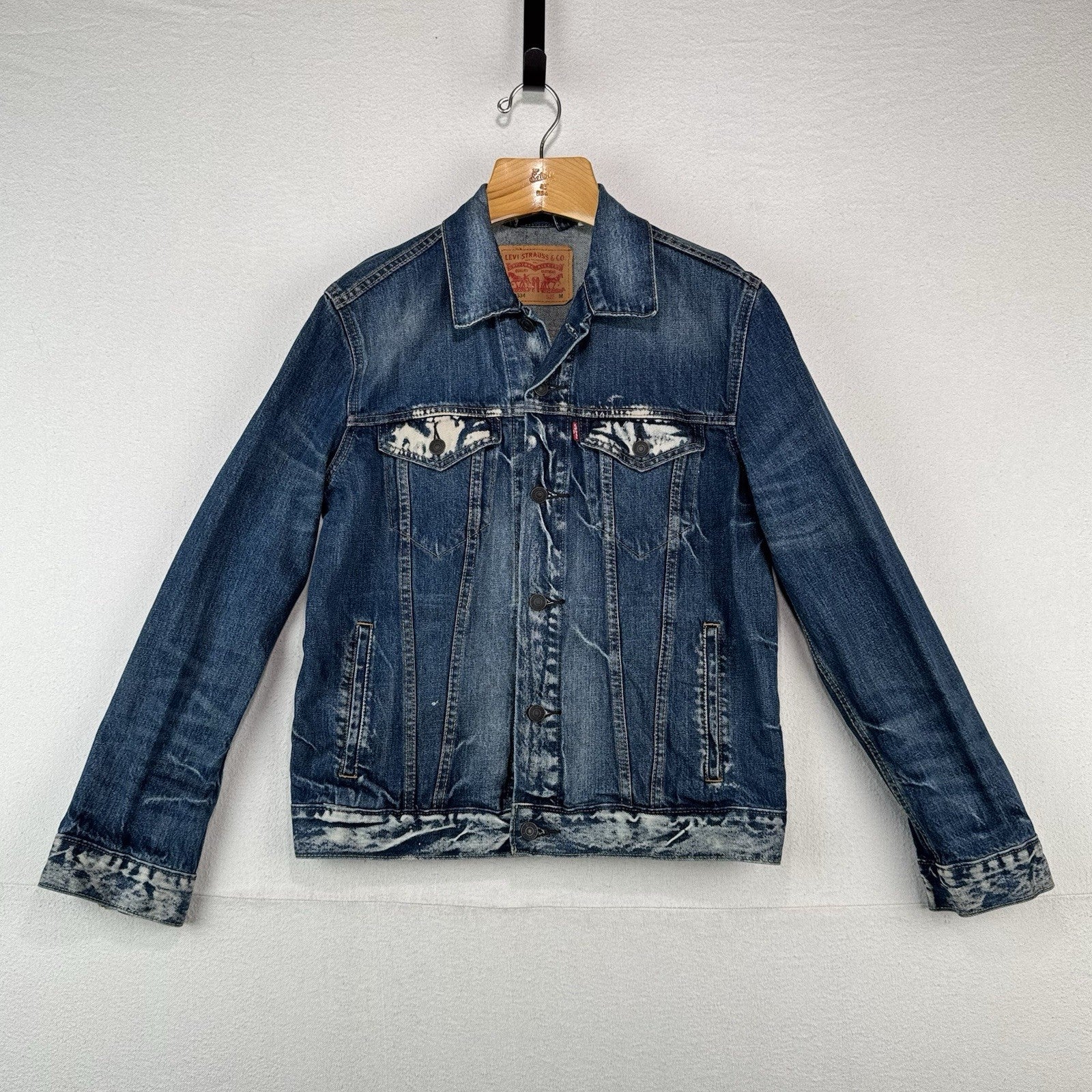 Levi’s Strauss Co Men’s M Blue Denim Trucker Jacket Faded Distressed