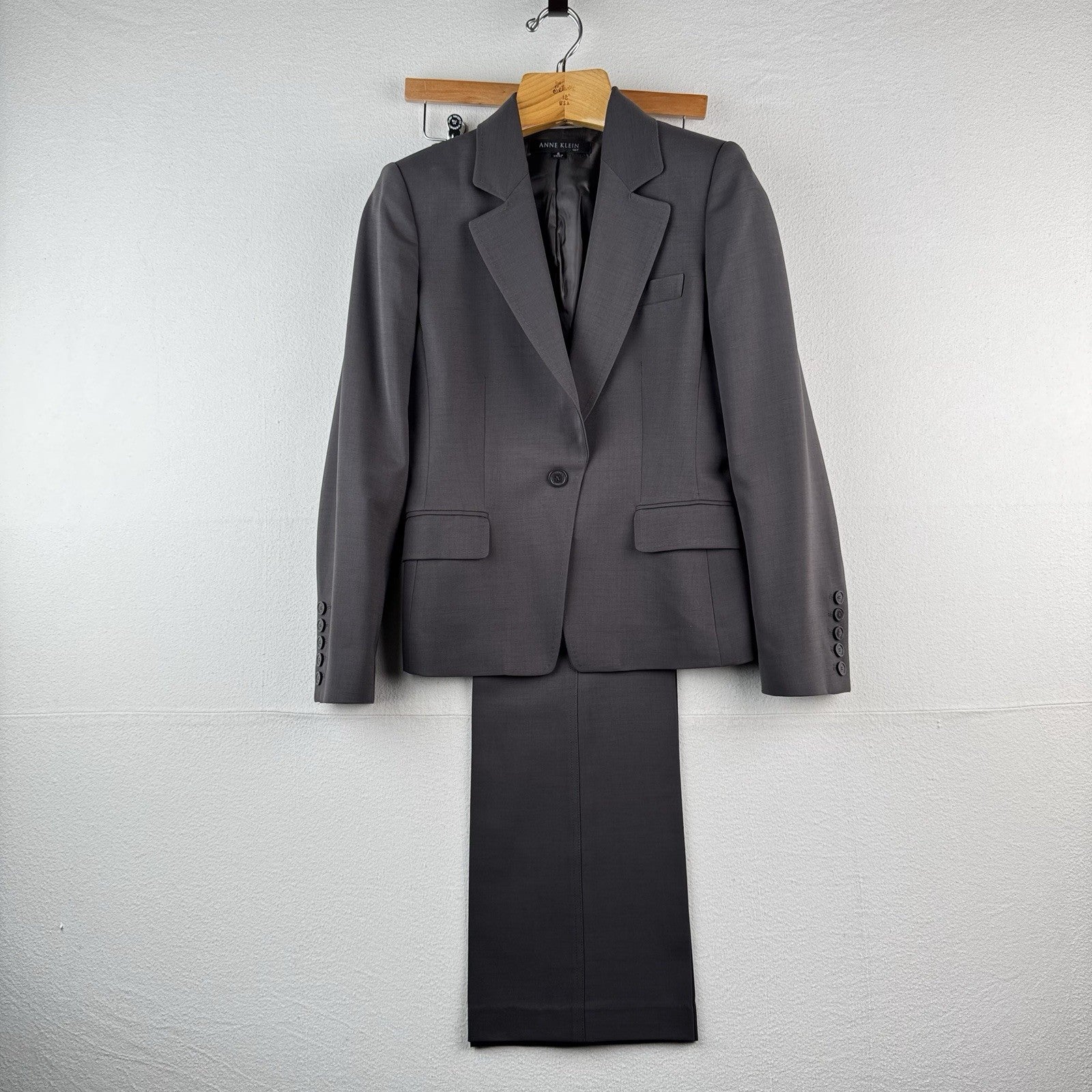 Anne Klein Women’s 6 Belted Pant Suit Two Piece Set Gray Brown Leg=9.5”