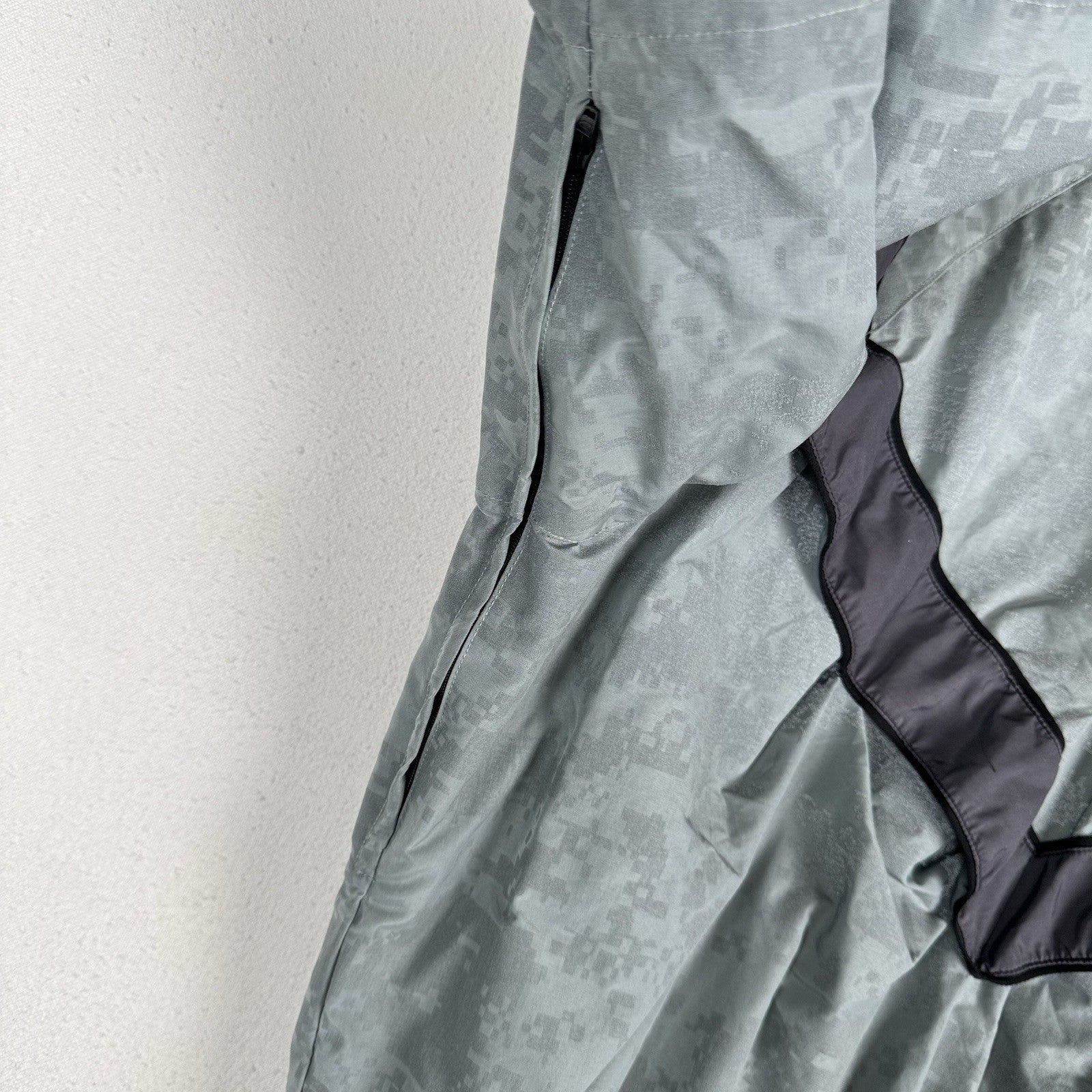 Army IFPU Jacket Men’s Small Gray Black Reflective Training Athletic Windbreaker