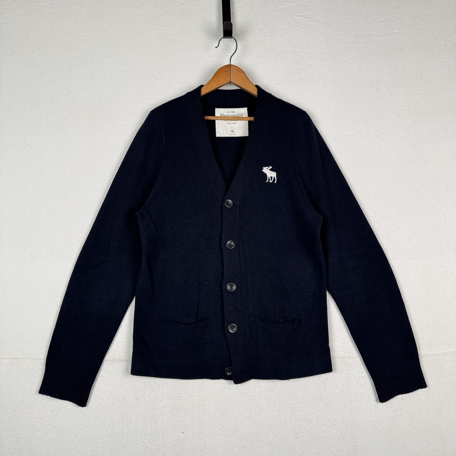 Abercrombie Fitch Men’s XL Wool Knit Navy Blue Cardigan Sweater Moose Logo