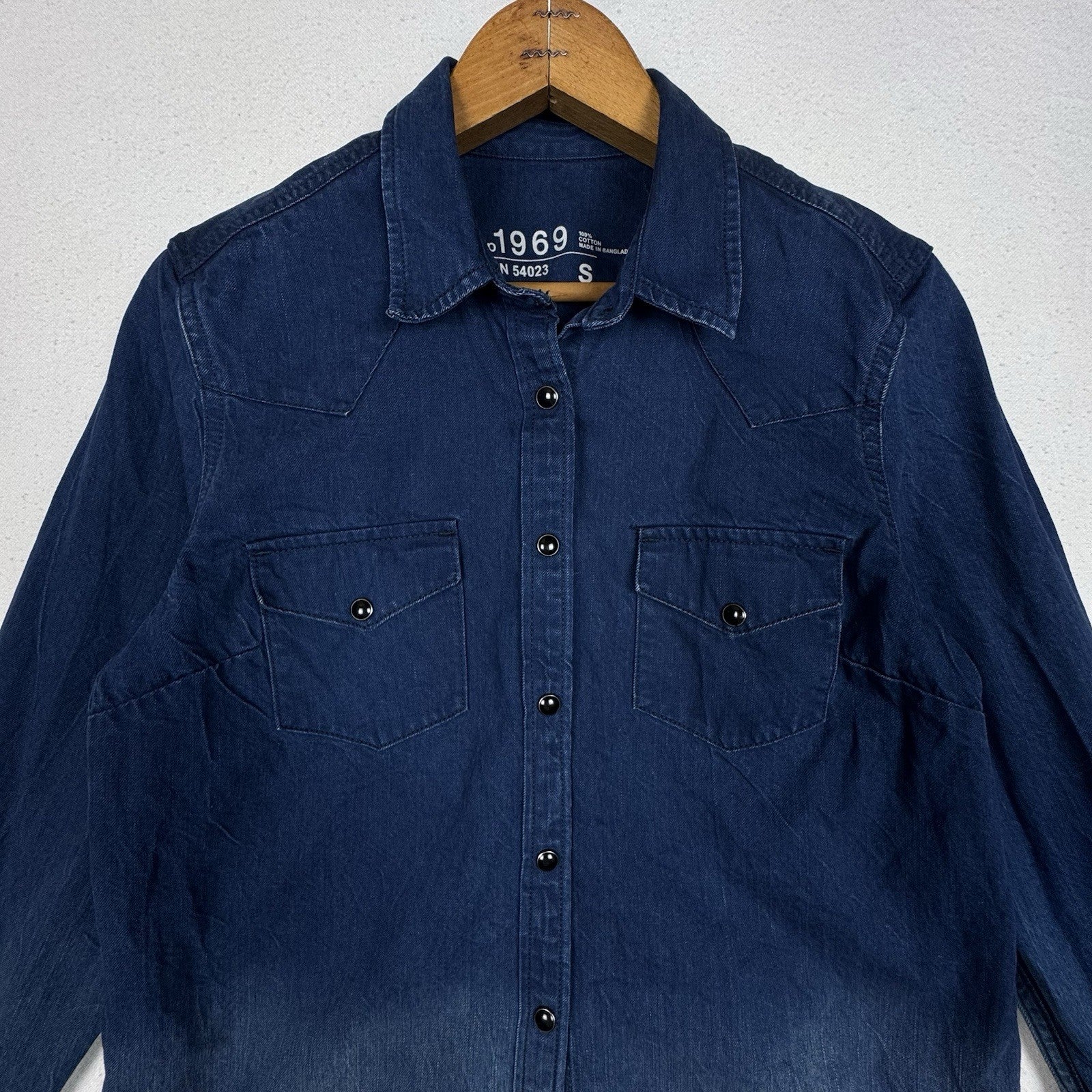 Gap 1969 Womens Snap Shirt Small Long Sleeve Denim Top Cotton Dark Indigo Ombre