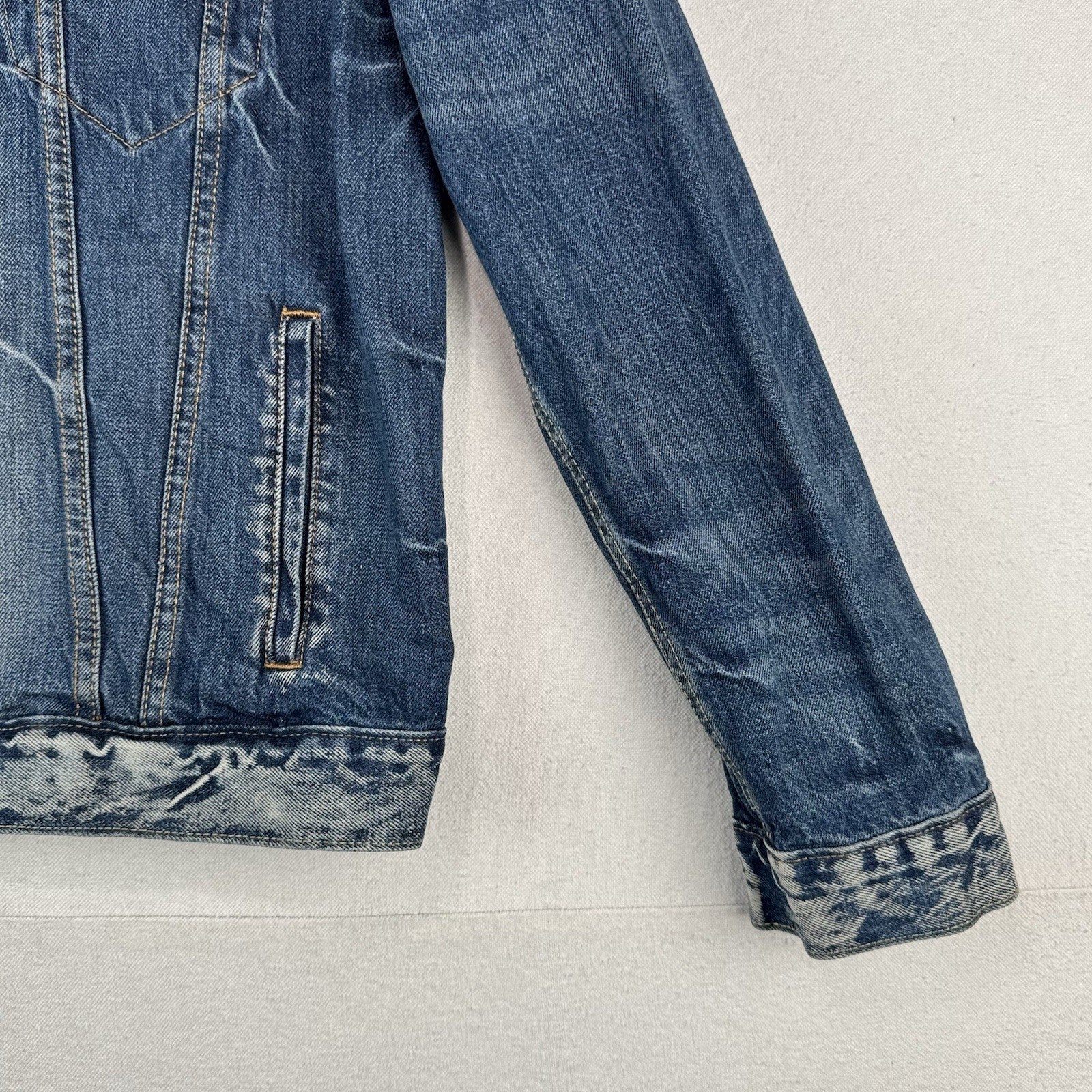 Levi’s Strauss Co Men’s M Blue Denim Trucker Jacket Faded Distressed