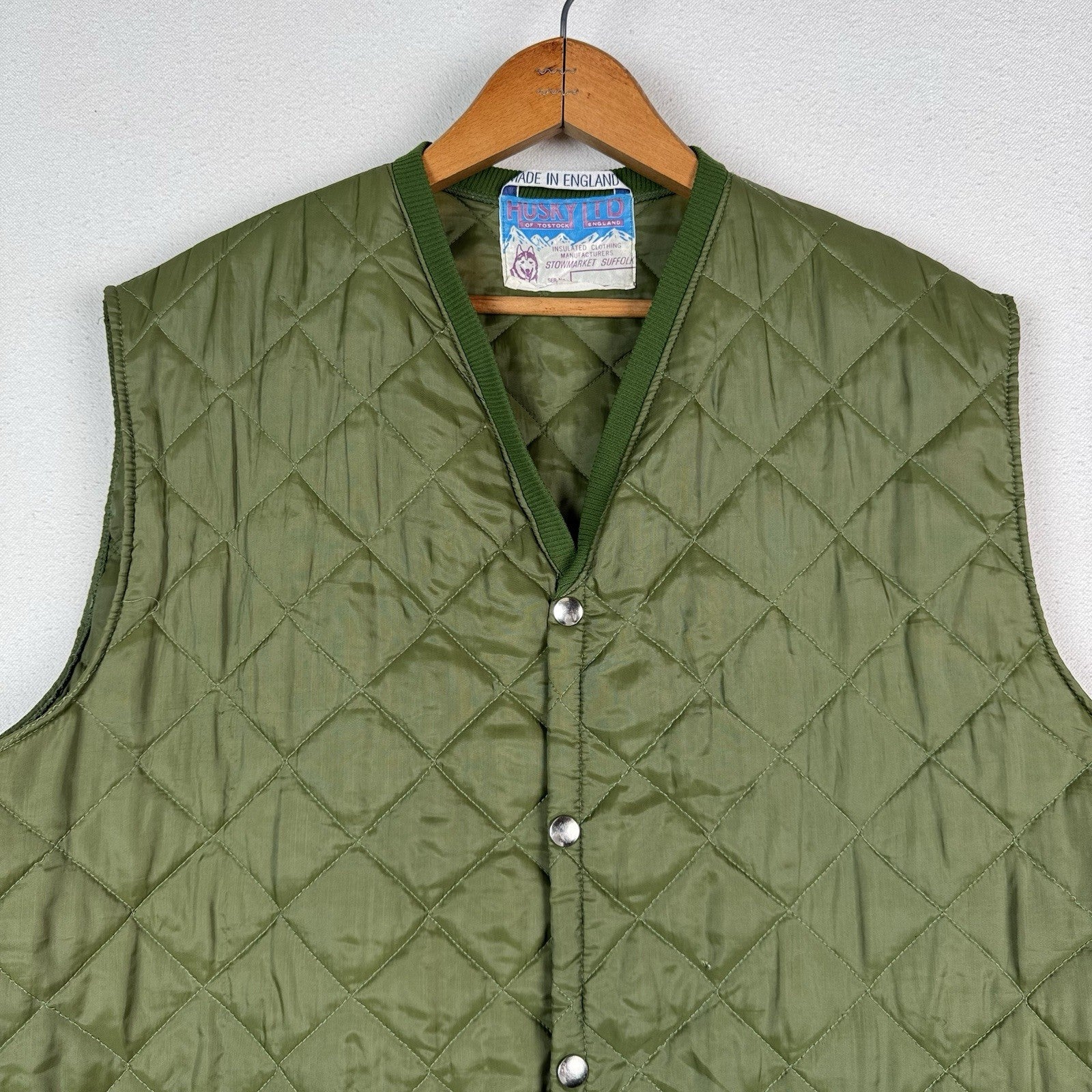 VTG Husky LTD of Tostock England 46L Green Quilted Button Up Nylon Vest