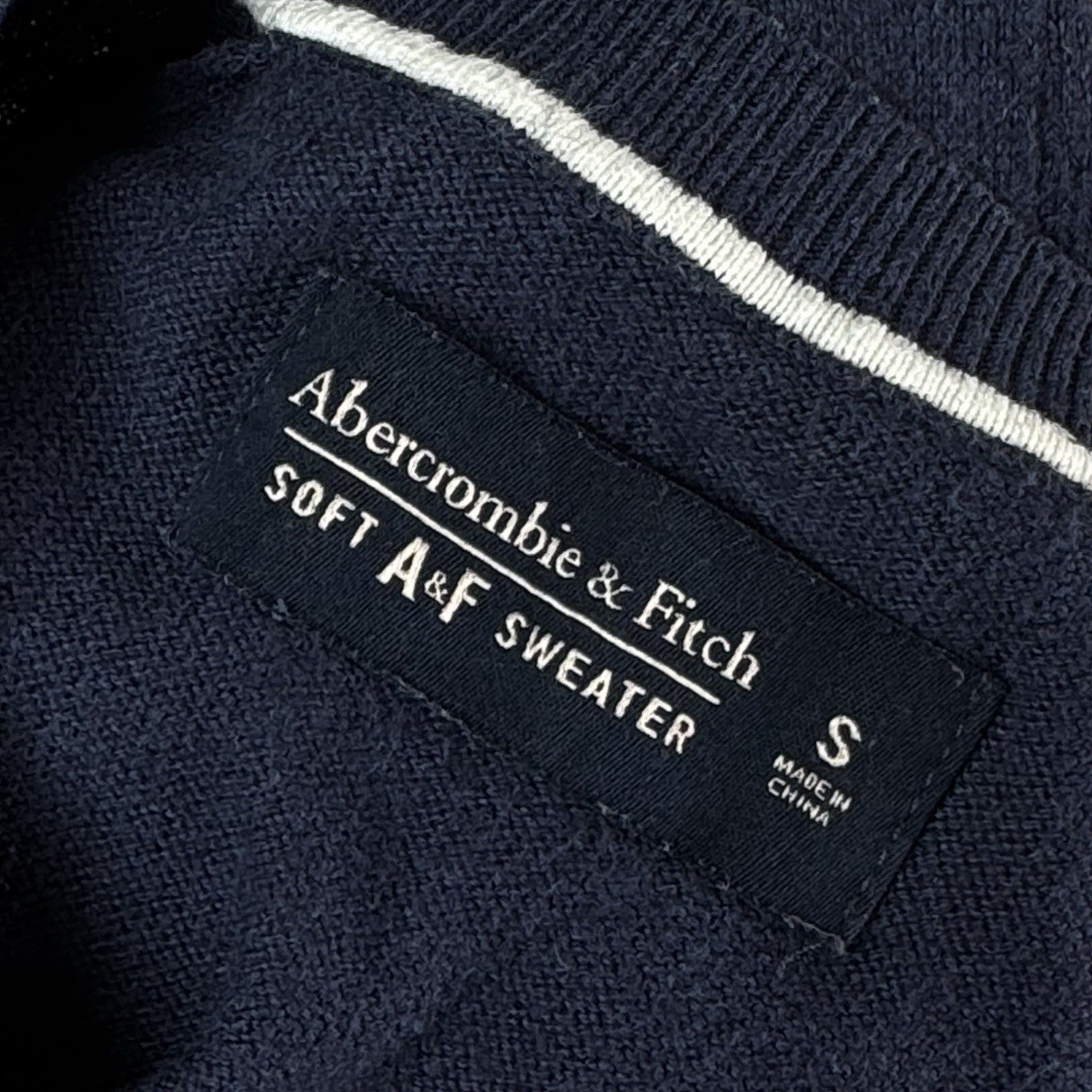 A&F Abercrombie & Fitch Women’s Navy Soft Cotton Cashmere V-Neck Sweater Small