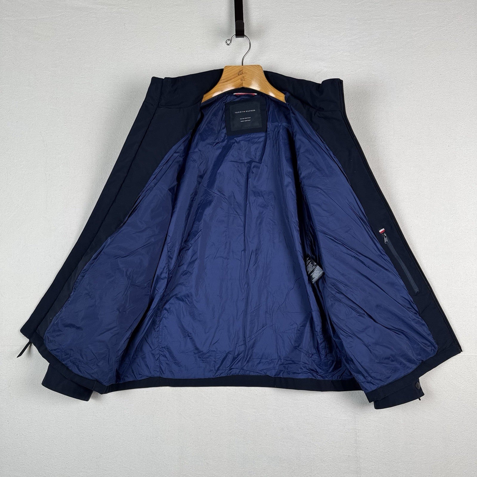 Tommy Hilfiger Men's XL Lightweight Jacket Water & Wind Resistant Blue w/Hood