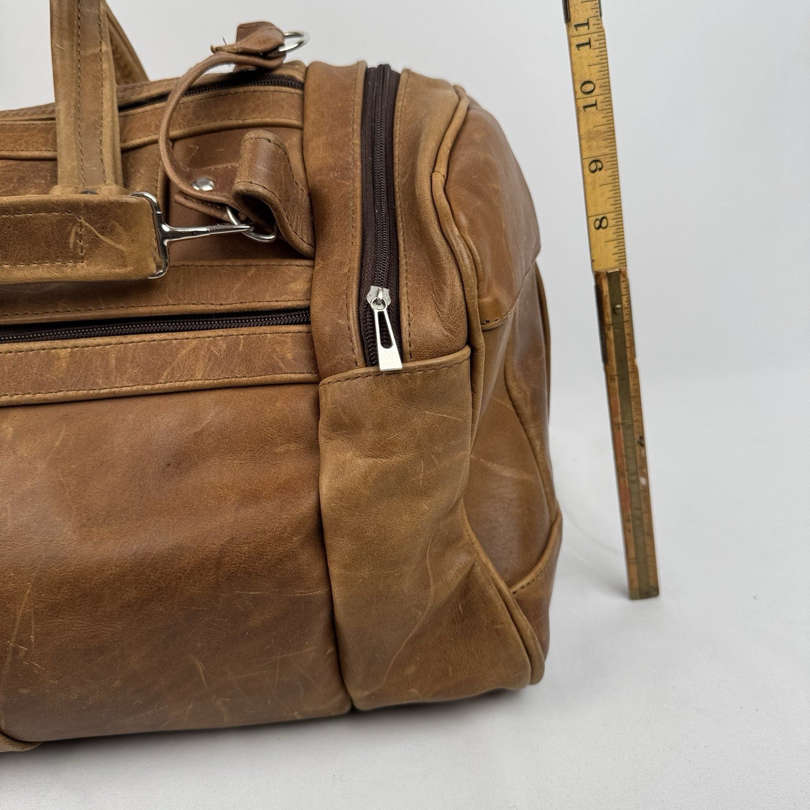Vtg Tan Leather Duffle Bag Travel Weekender Gym Luggage Side Grab Handles 22”