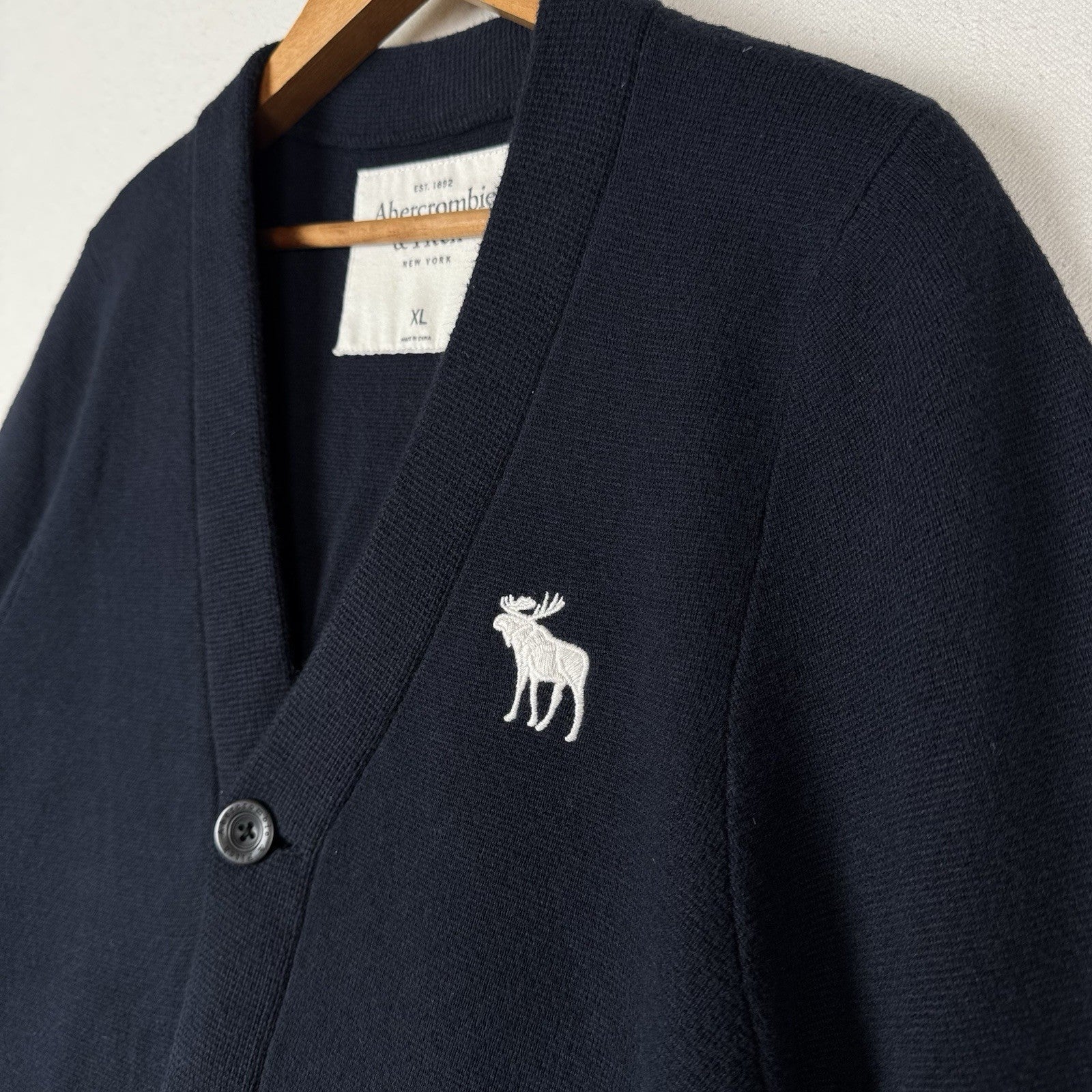 Abercrombie Fitch Men’s XL Wool Knit Navy Blue Cardigan Sweater Moose Logo