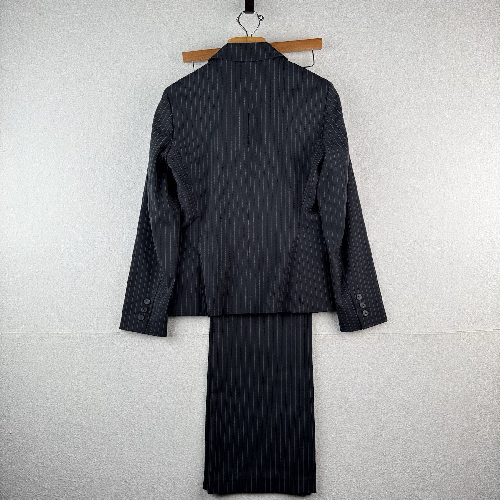 Anne Klein Women's 6 Pant Suit Two Piece Set Black Off-white Pinstripe Leg=10”