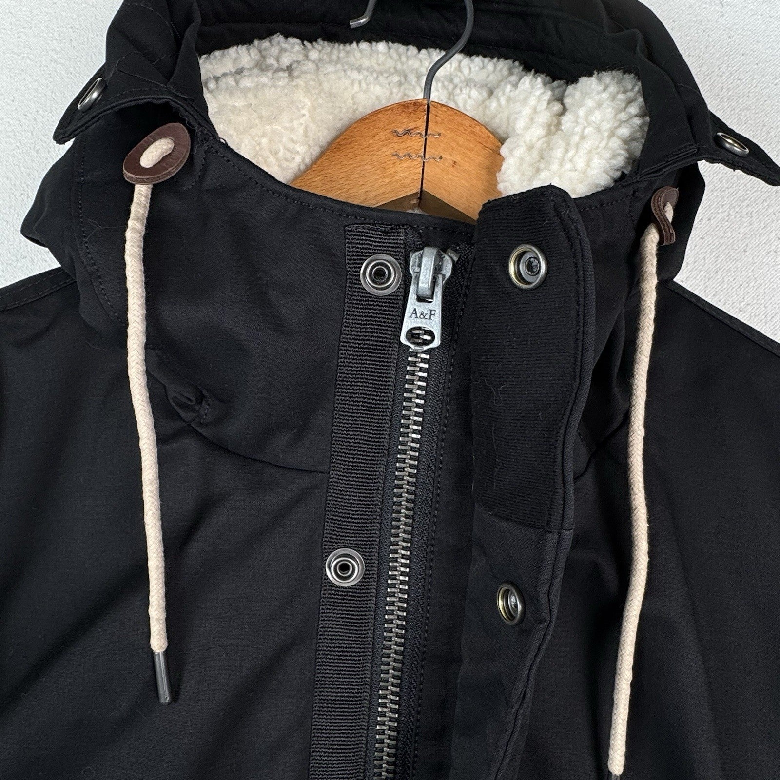 Abercrombie & Fitch Water Resistant Down Lined Black Parka Men’s M *No Hood Fur*