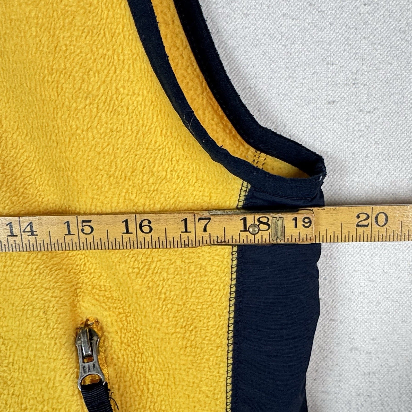 Vintage Gap Fleece Vest Jacket Men’s M Yellow Hiking Arctic 90’s
