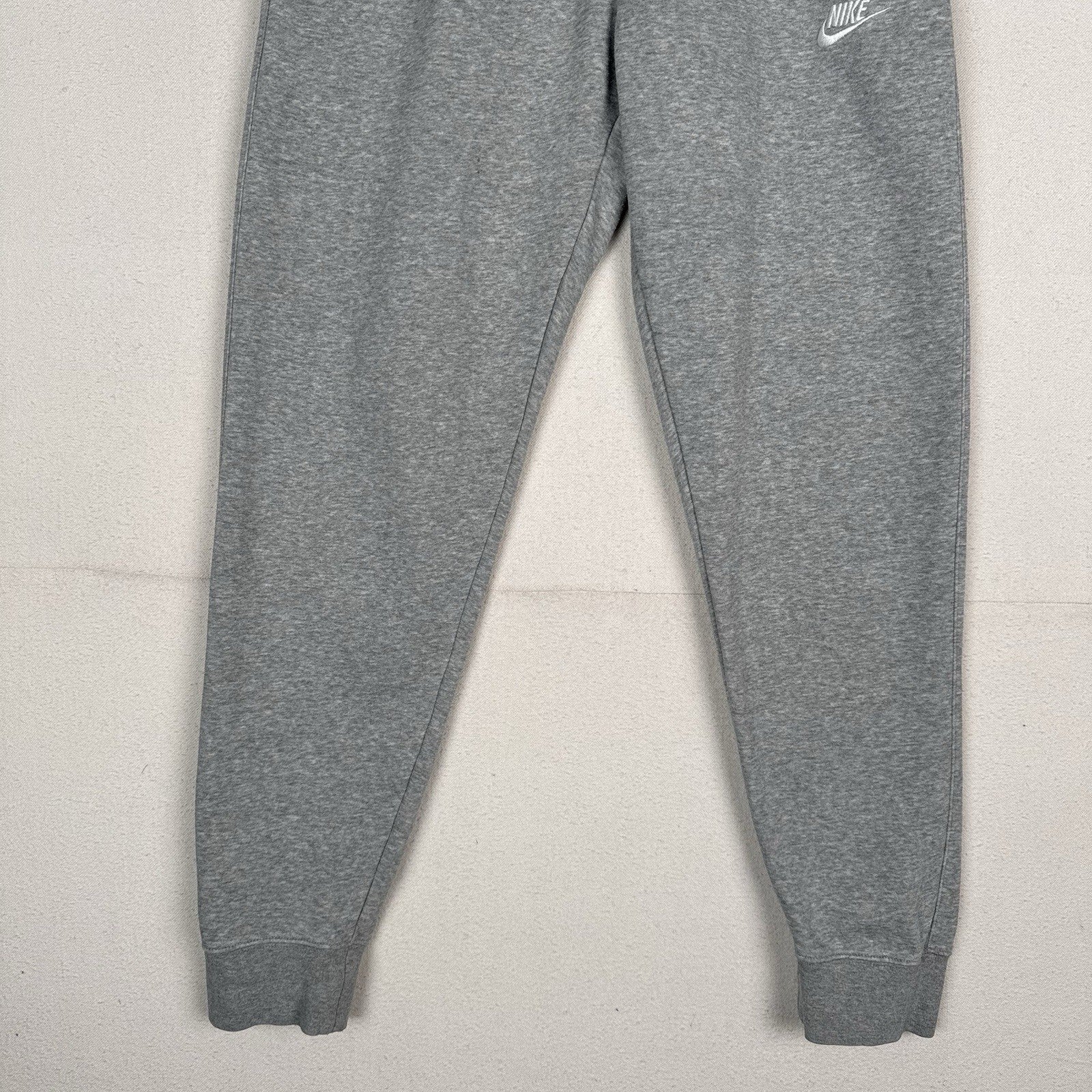 Nike Sportswear Club Men’s Gray Fleece Jogger Pants Size M Medium *Read