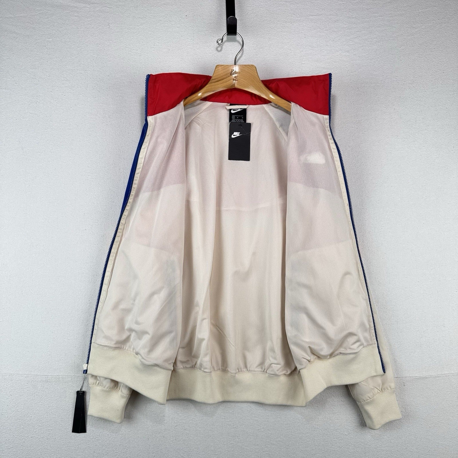 NWT Nike Sportswear Windrunner Windbreaker Track Jacket Men’s M Cream Blue Red