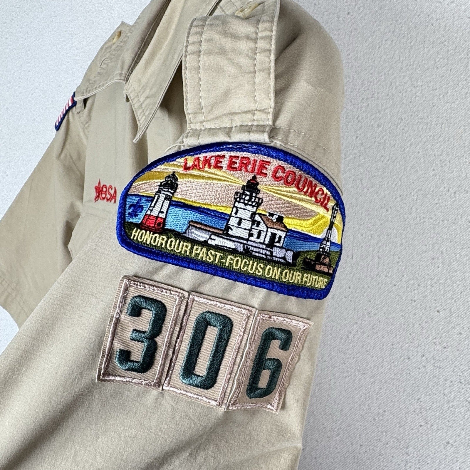 Boy Scout BSA Official Uniform Shirt Men’s M Tan Short Sleeve Patches Lake Erie