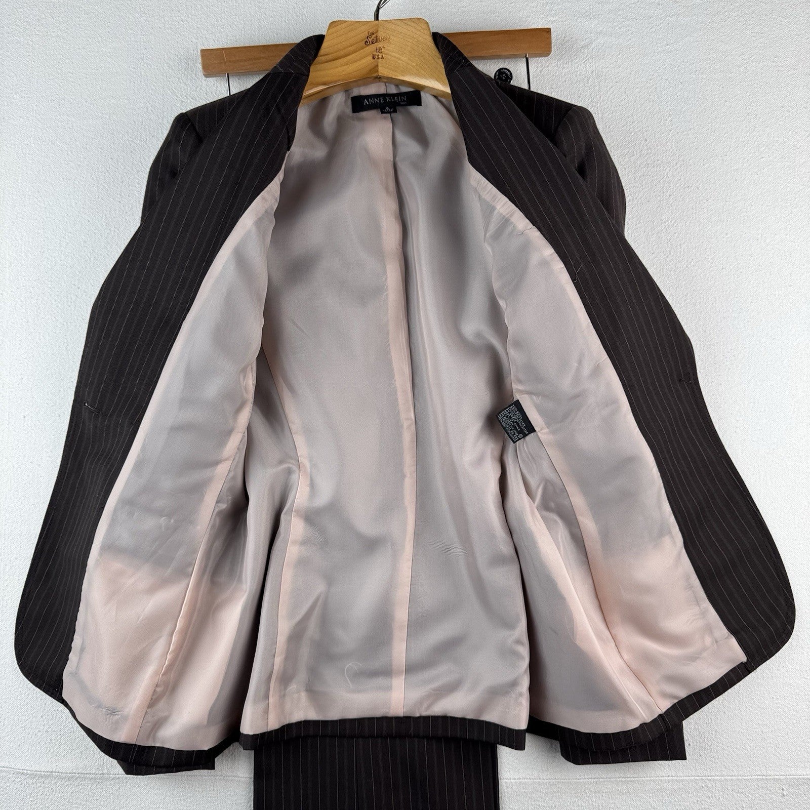 Anne Klein Women's 6 Pant Suit Two Piece Set Brown Pink Pinstripe Leg=10”
