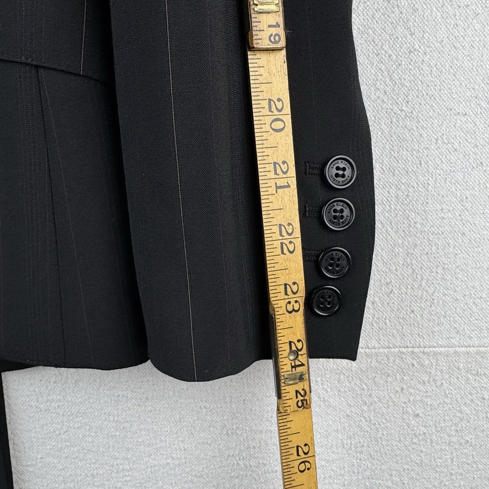 Anne Klein Women's 6 Pant Suit Two Piece Set Black Off-white Pinstripe Leg=10.5”