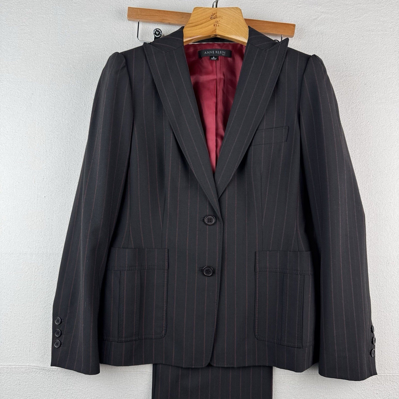 Anne Klein Women’s 6 Pant Suit Two Piece Set Black Red Pinstripe Leg=9.5”