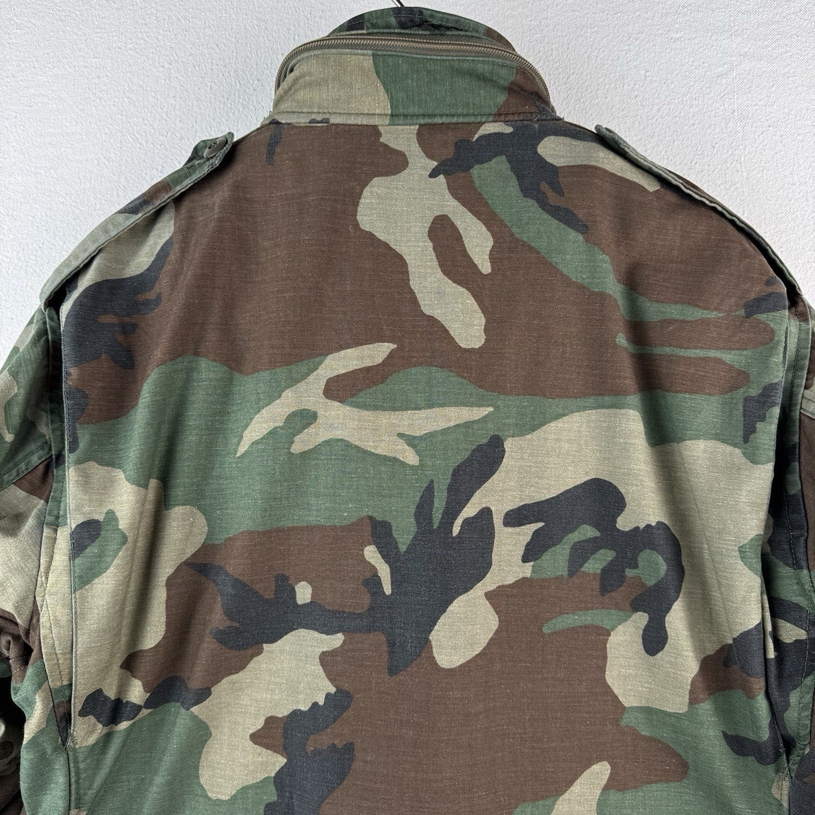 80’s Vintage US Army M81 Woodland Camo M65 Field Jacket Men’s Large Regular 1984