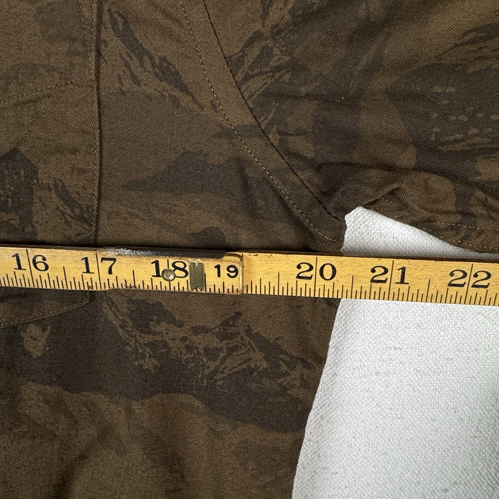 Banana Republic Luxe Flannel Men’s M Mountains Button Up Slim Untucked Shirt