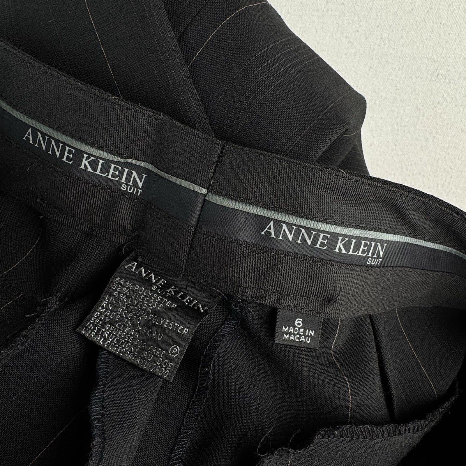 Anne Klein Women's 6 Pant Suit Two Piece Set Black Off-white Pinstripe Leg=10.5”