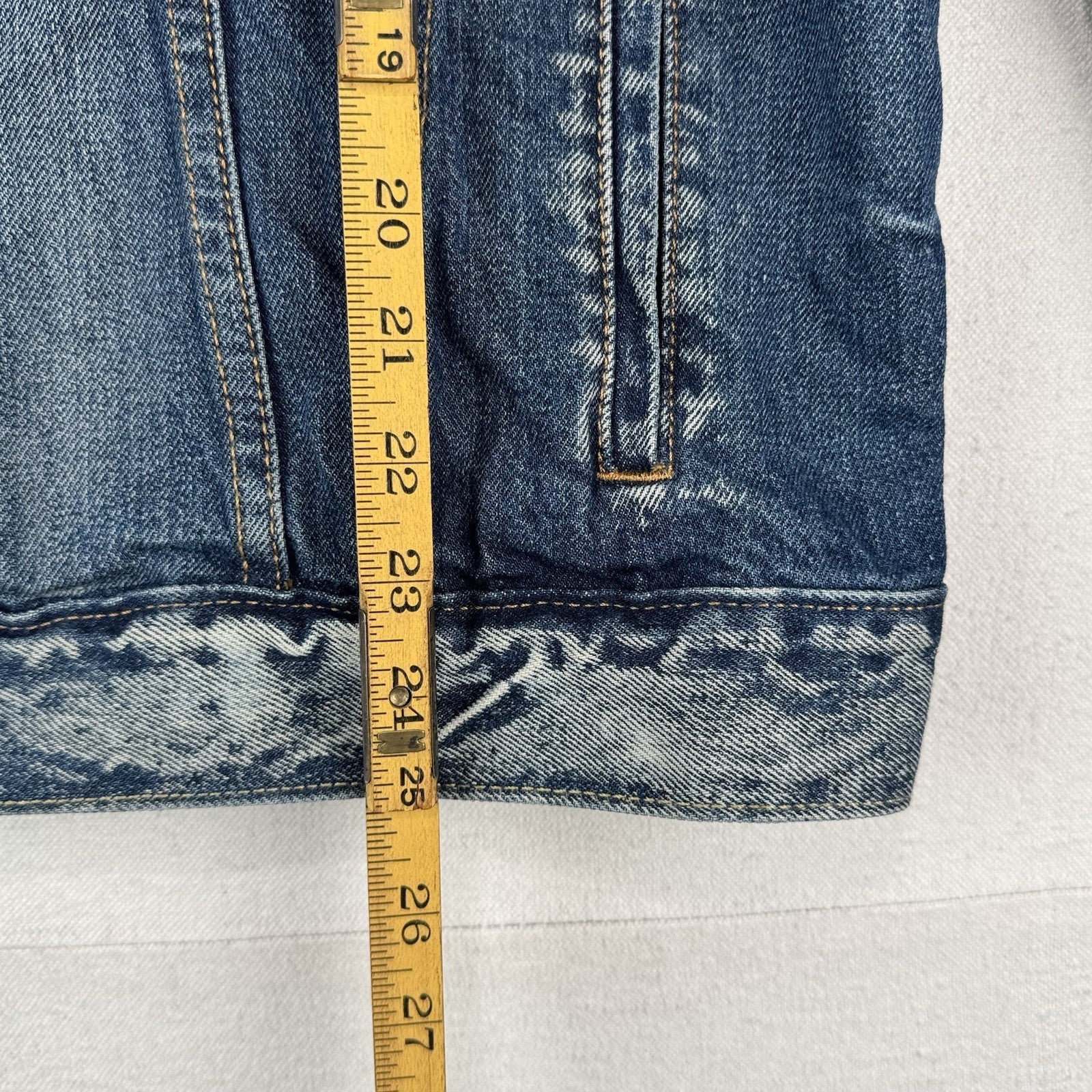Levi’s Strauss Co Men’s M Blue Denim Trucker Jacket Faded Distressed