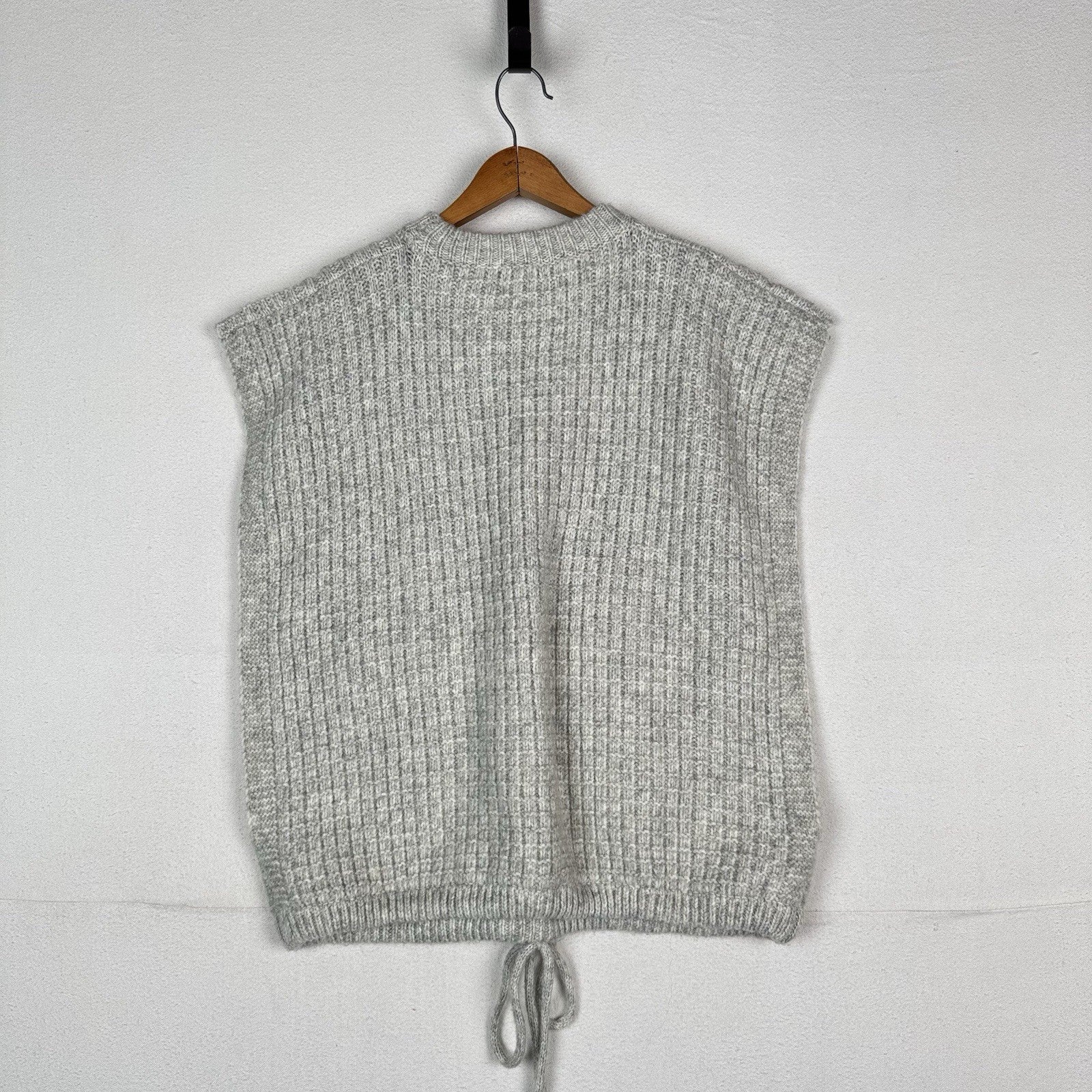 NWT Universal Thread Gray Sleeveless Knit Vest One Size