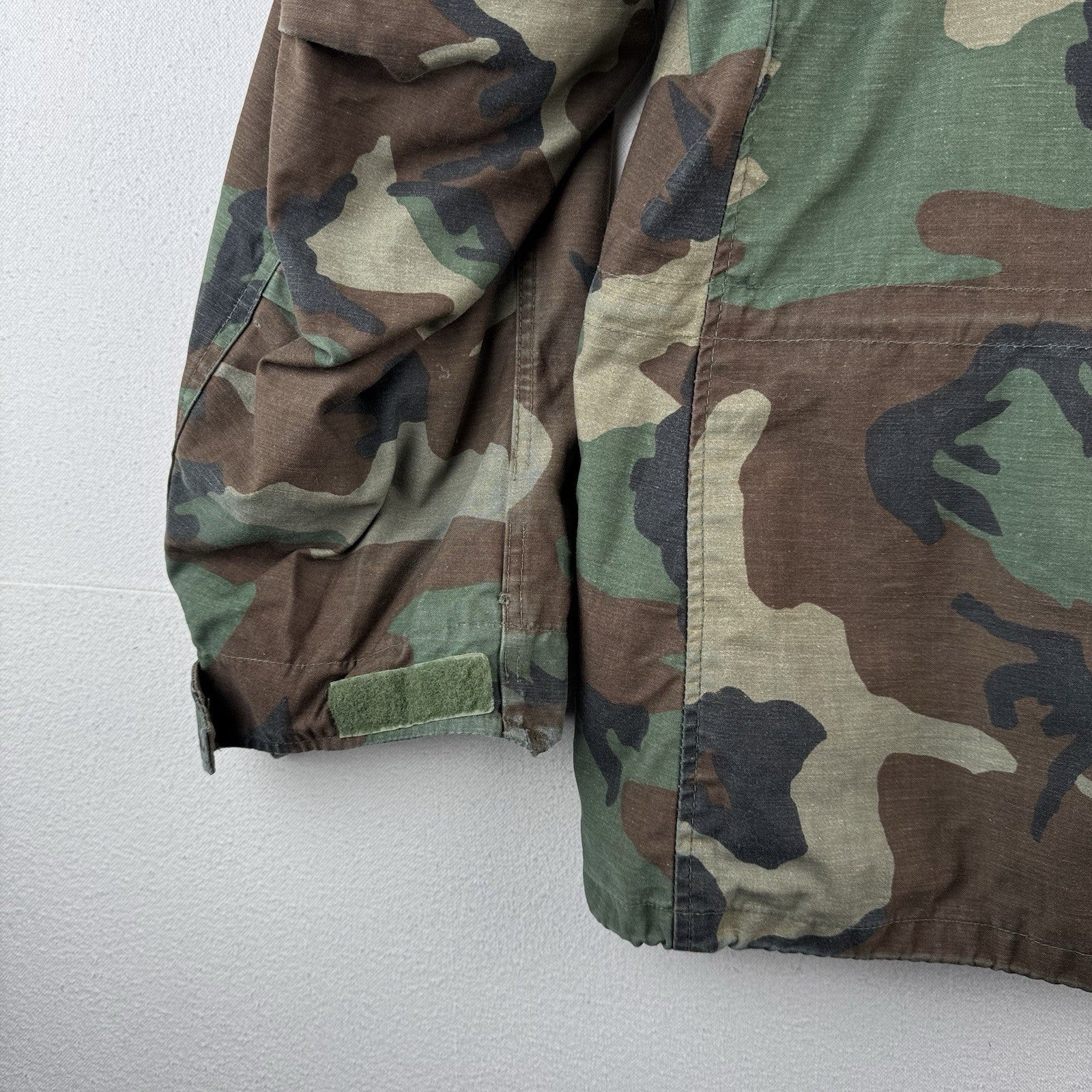80’s Vintage US Army M81 Woodland Camo M65 Field Jacket Men’s Large Regular 1984