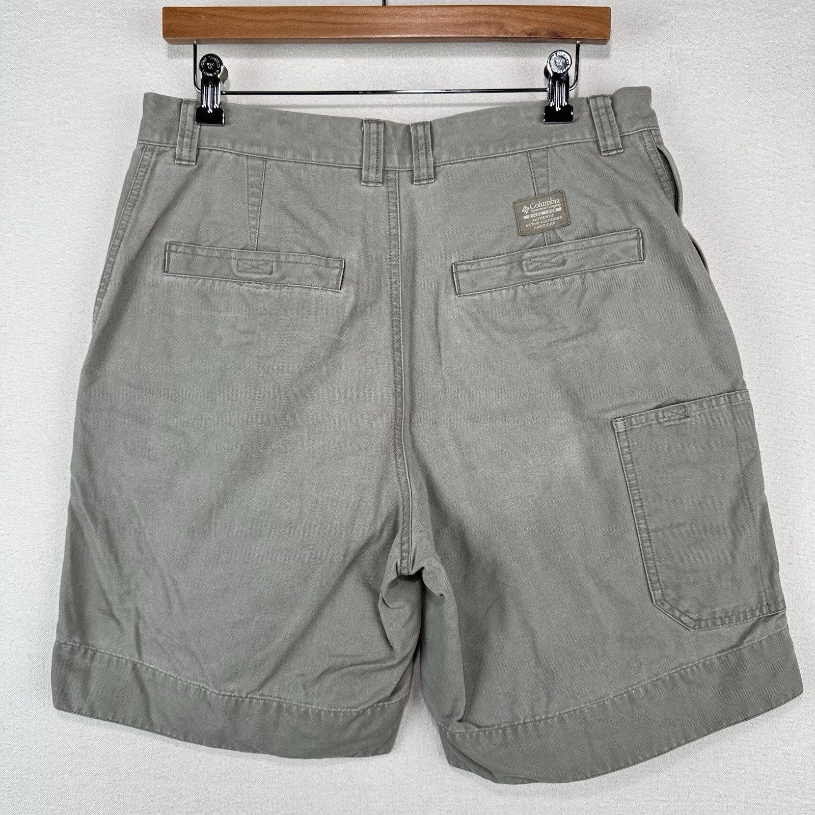Columbia Men’s 34x7 Flat Front Shorts Side Utility Pockets Khaki Gray