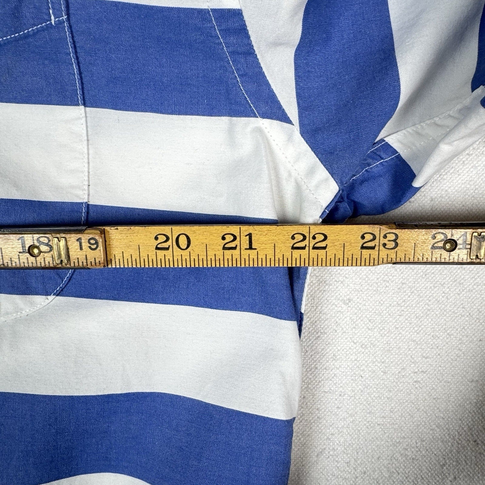 Vintage Tommy Hilfiger Mens M Button Down Shirt Blue White Striped Crest Logo