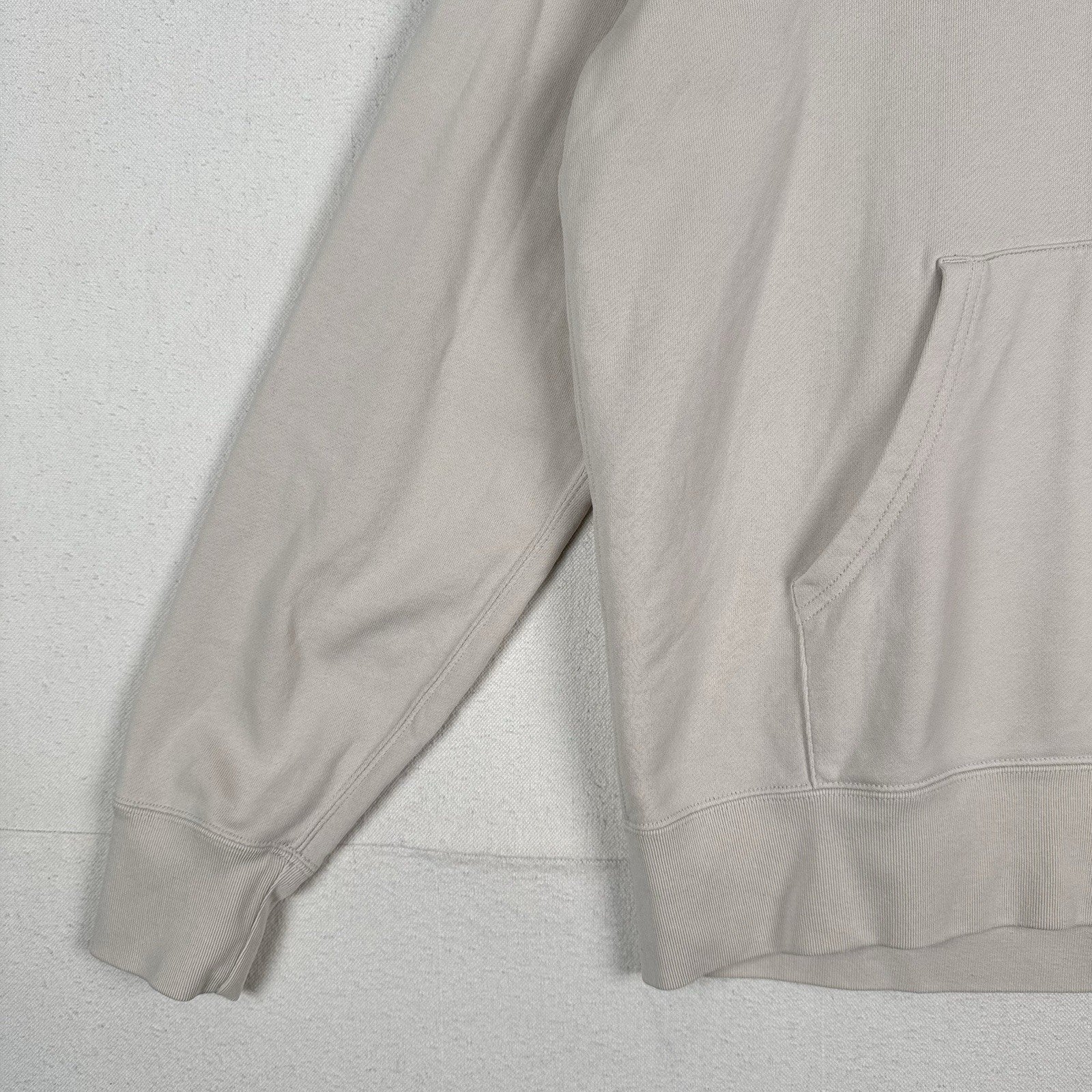 Uniqlo x Warner Bros Hoodie Mens Medium Bugs Bunny Merrie Melodies Sweatshirt
