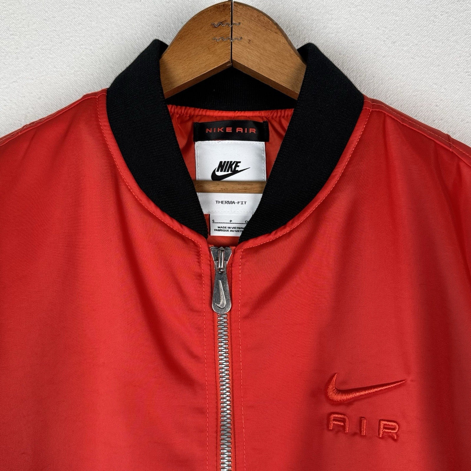 NWOT Nike Air Therma-Fit Satin Bomber Jacket Picante Red Men's Small DV9891-633
