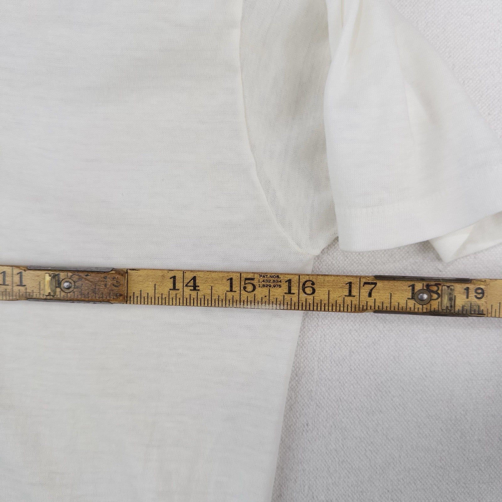 70’s Vtg Paper Thin White V-neck T-shirt Munsingwear Plain M (38-40) *Read