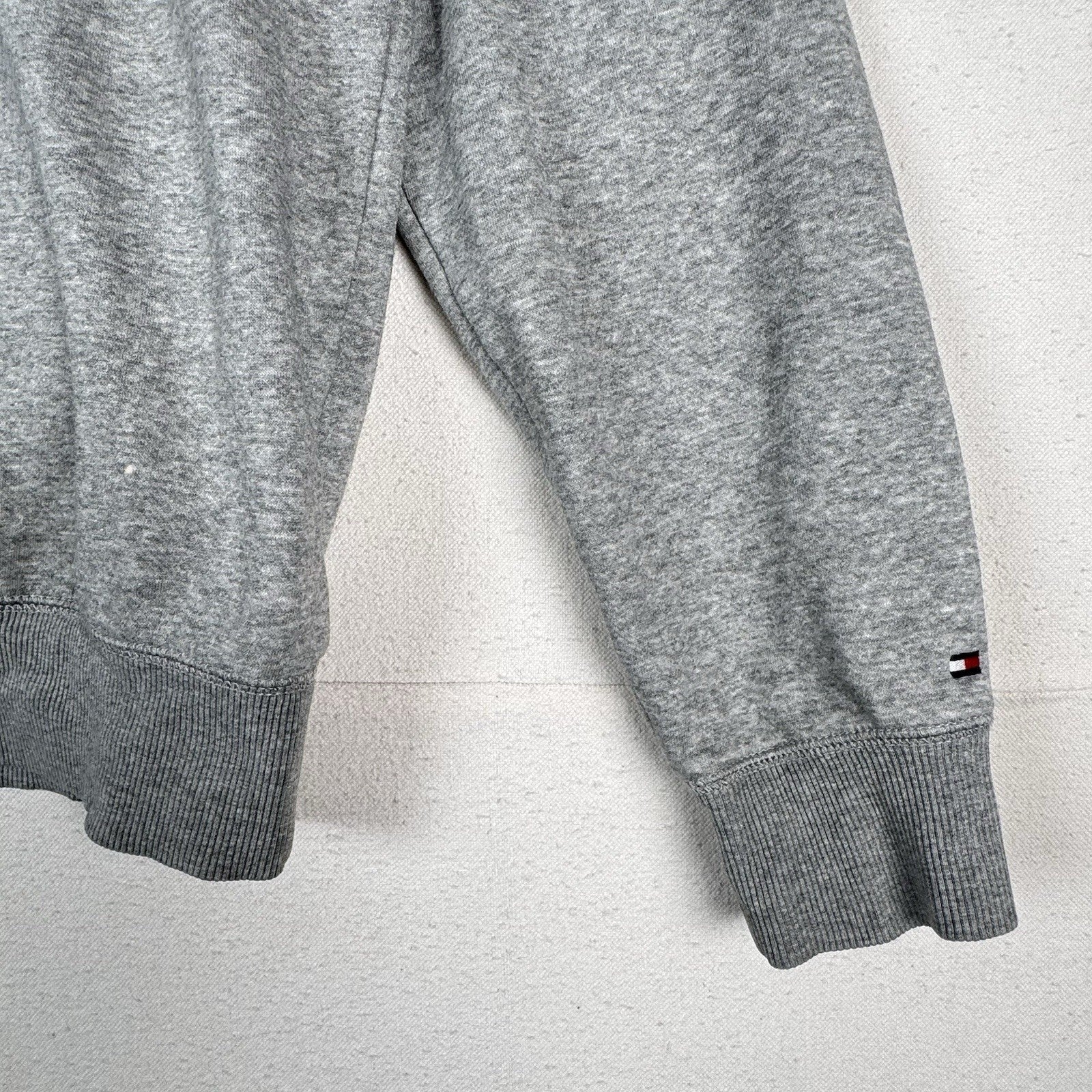 Tommy Hilfiger Embroidered Heather Gray Large Crewneck Sweatshirt Long Sleeve
