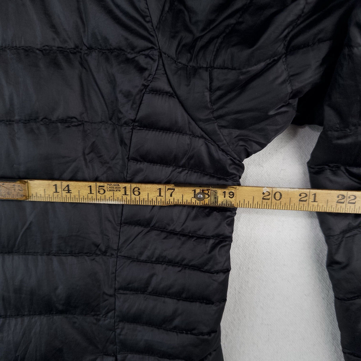 Patagonia Down Parka Puffer Jacket Women’s Medium Zip Up Black Ultra Light