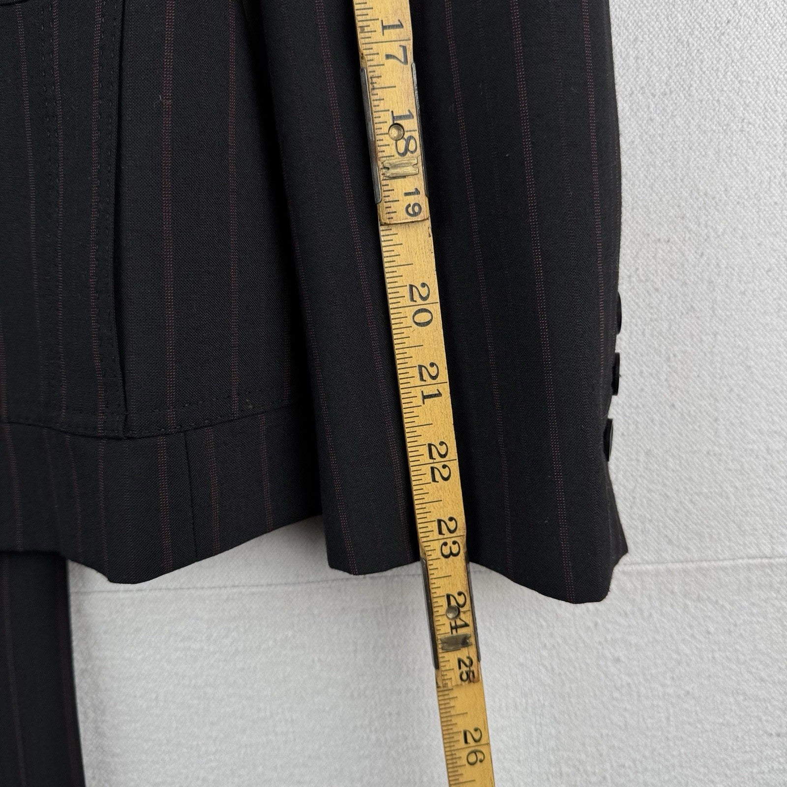 Anne Klein Women’s 6 Pant Suit Two Piece Set Black Red Pinstripe Leg=9.5”