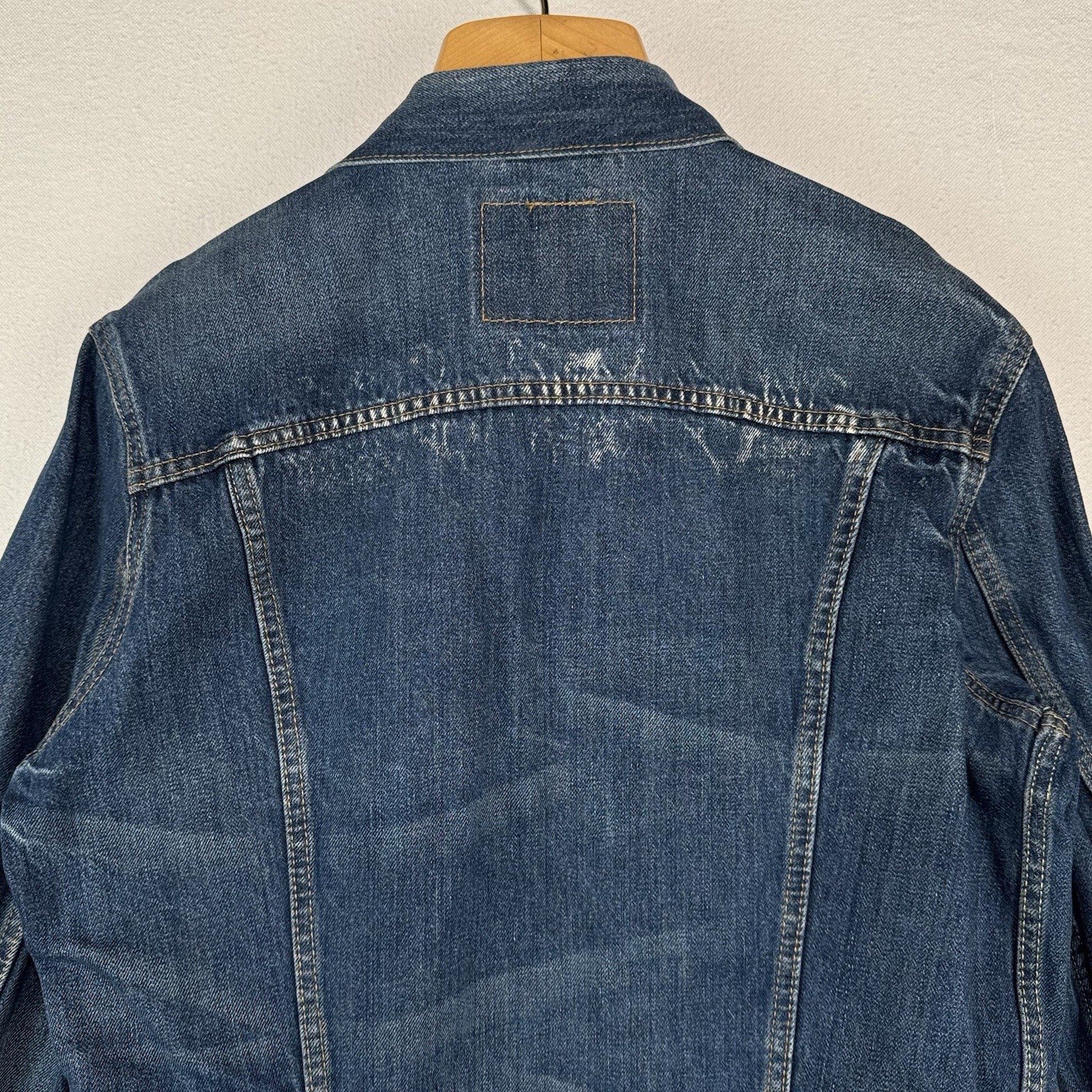 Levi’s Strauss Co Men’s M Blue Denim Trucker Jacket Faded Distressed