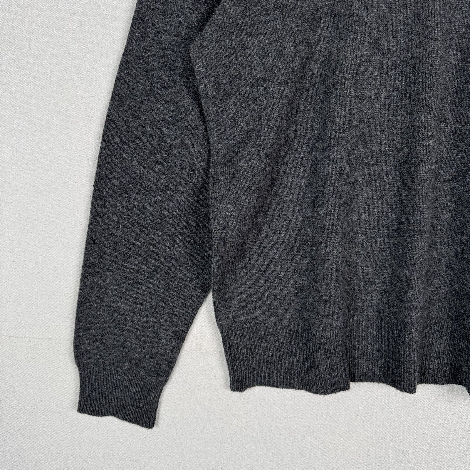 Polo Ralph Lauren Mens L 100% Lambswool V-Neck Gray Sweater Italian Yarn