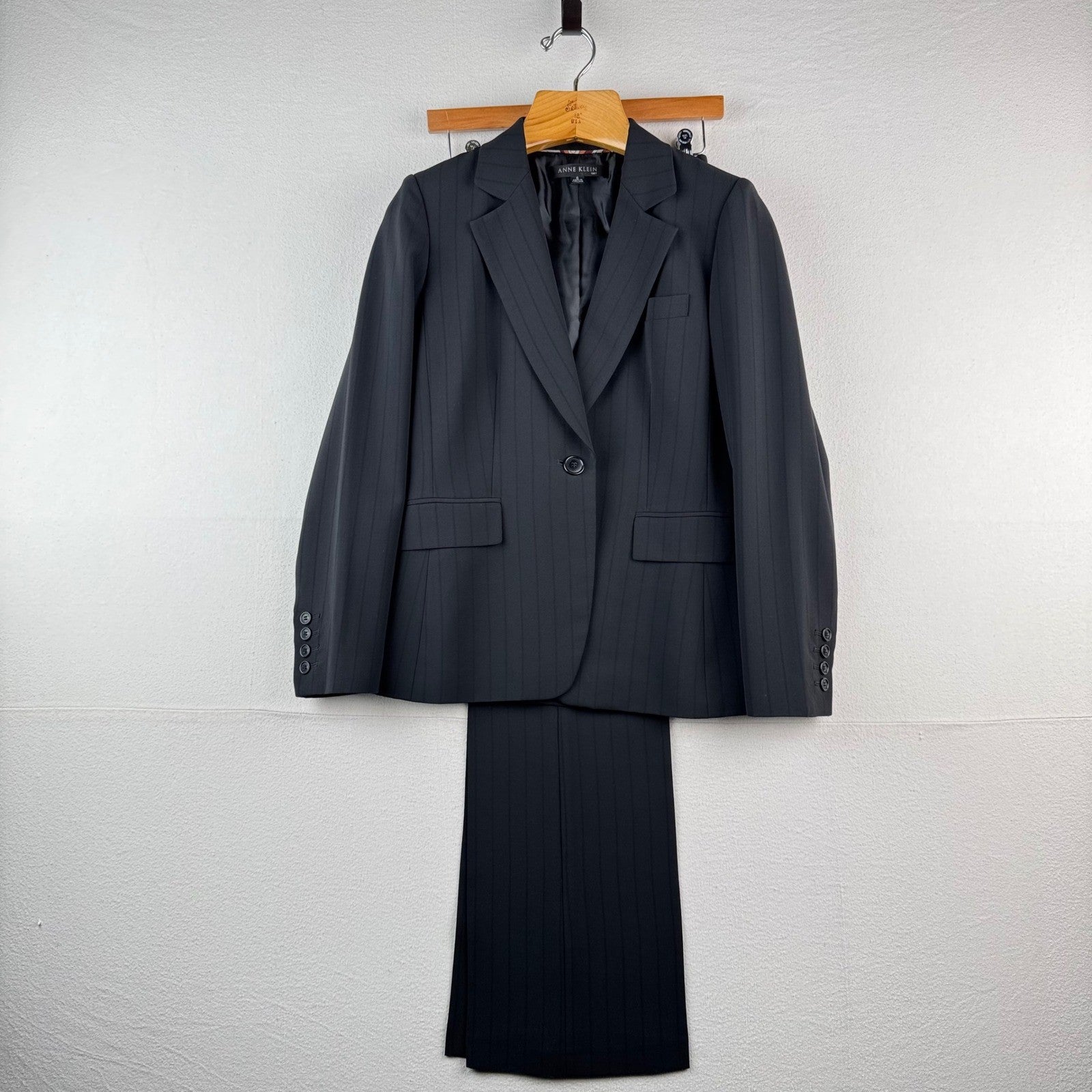 Anne Klein Women's 6 Pant Suit Two Piece Set Black Tonal Pinstripe Leg=9.5"