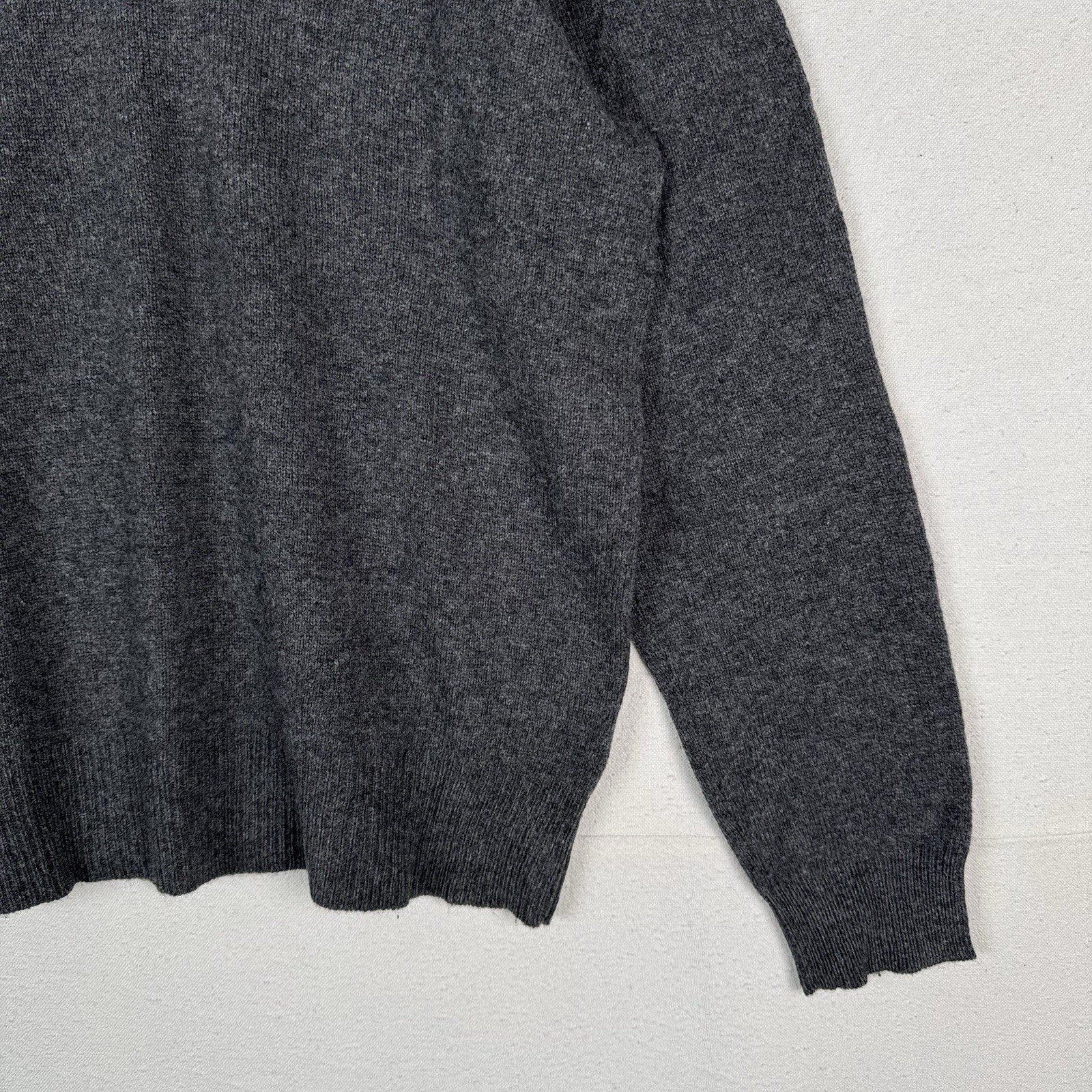 Polo Ralph Lauren Mens L 100% Lambswool V-Neck Gray Sweater Italian Yarn