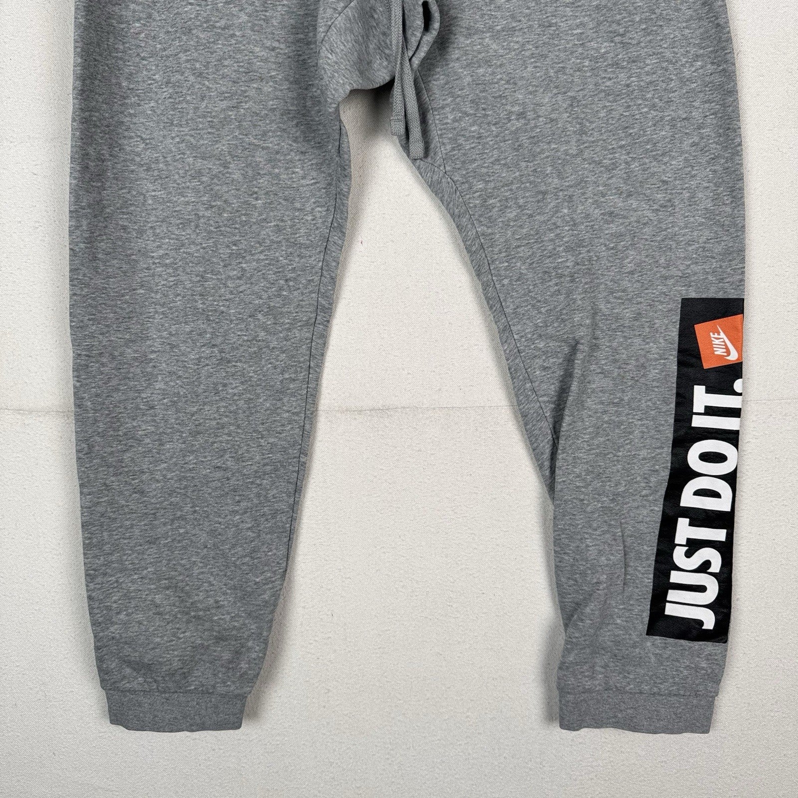 Nike Sportswear Men’s XL Just Do It Fleece Joggers Gray Spellout Sweatpants