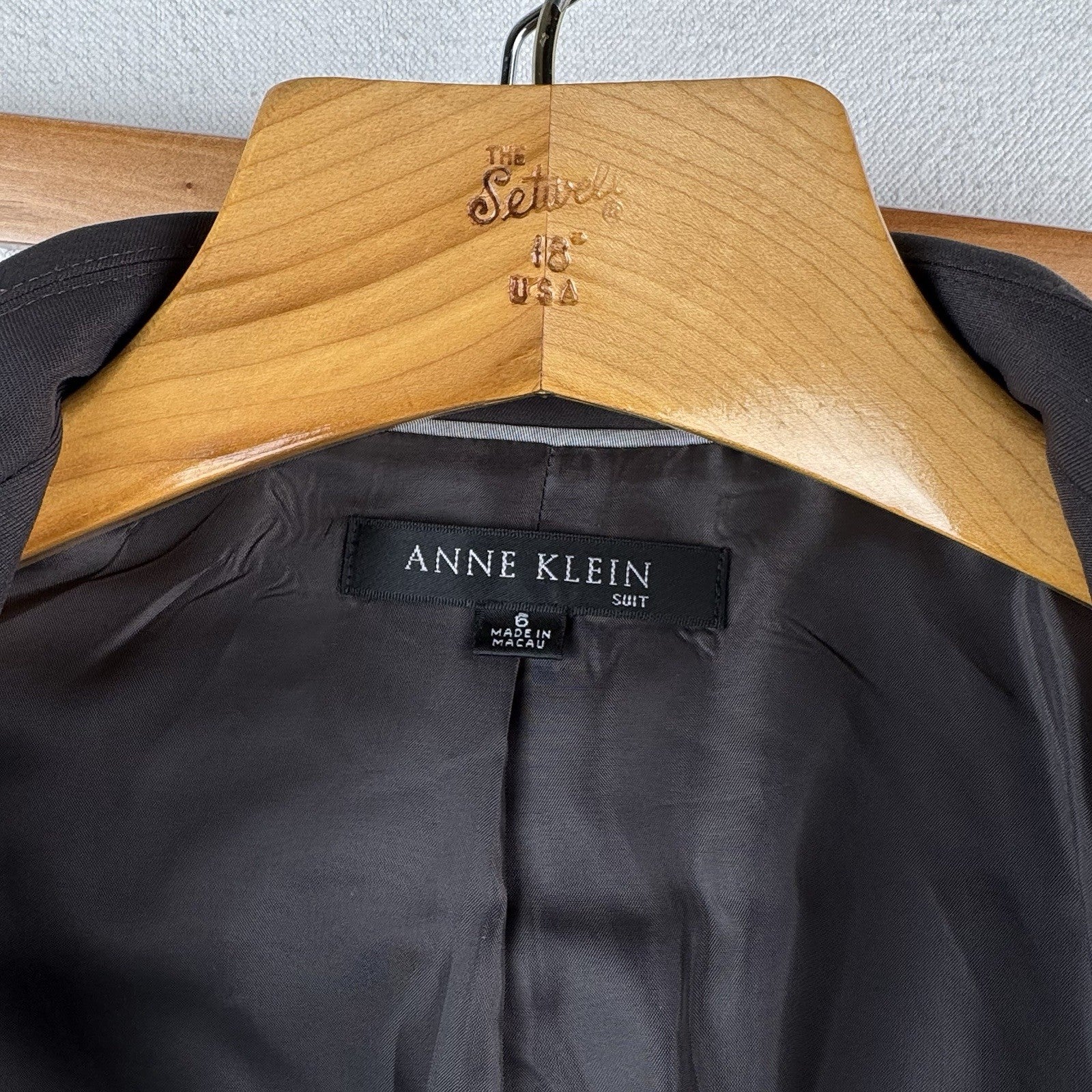 Anne Klein Women’s 6 Belted Pant Suit Two Piece Set Gray Brown Leg=9.5”