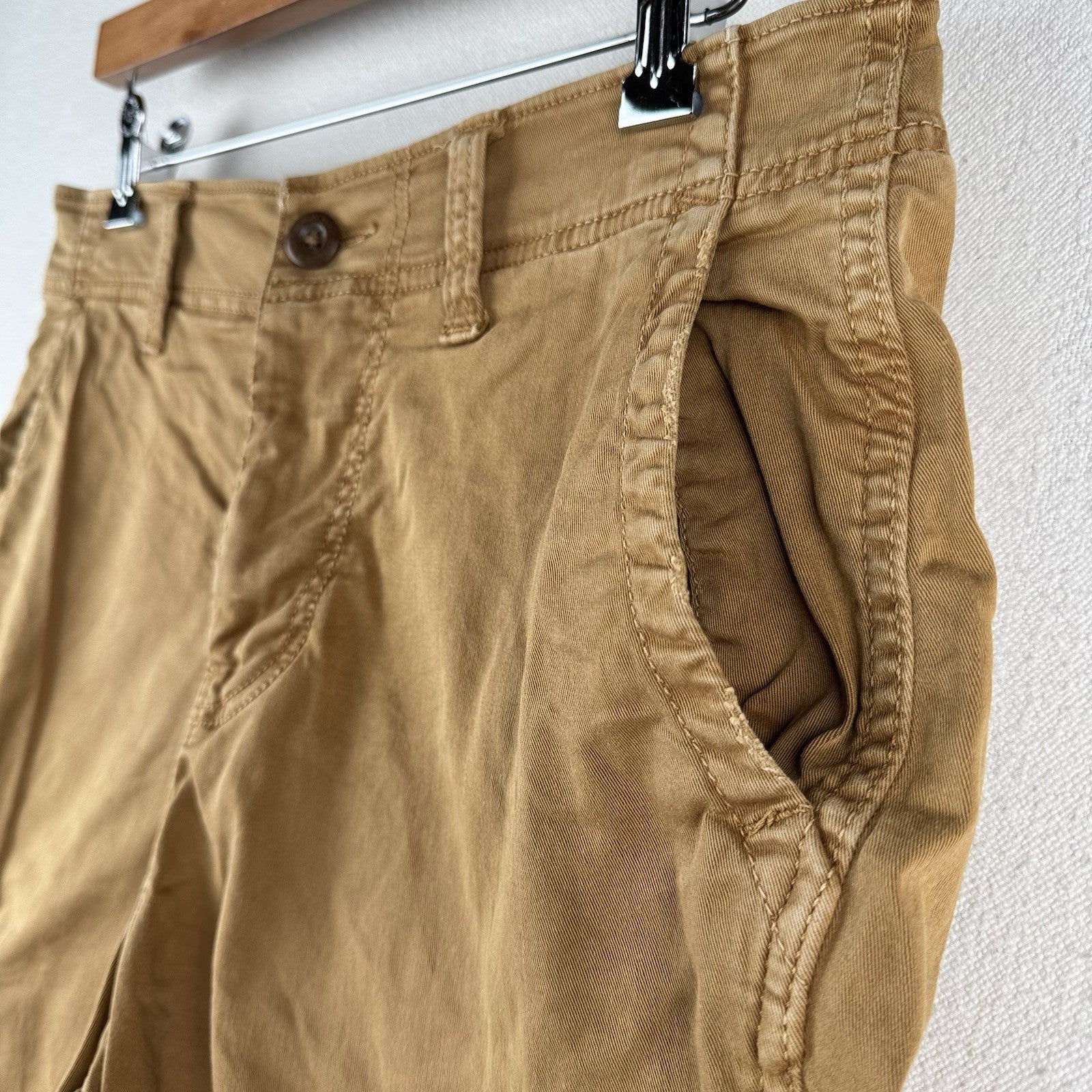 American Eagle Men’s 30 Tan Extreme Flex Cargo Shorts 10” Length