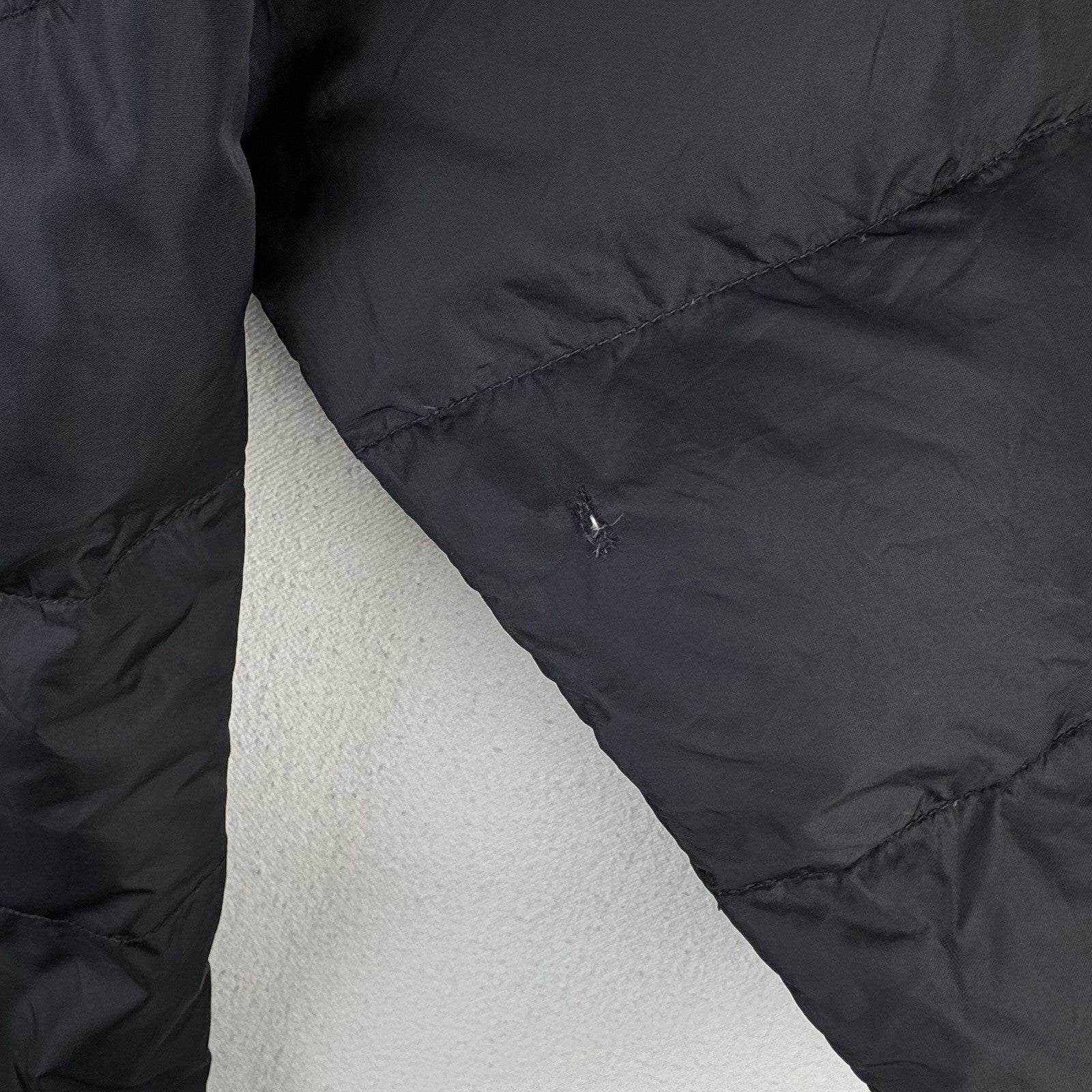 The North Face 550 Goose Down Puffer Jacket Youth  XL  Black Gray